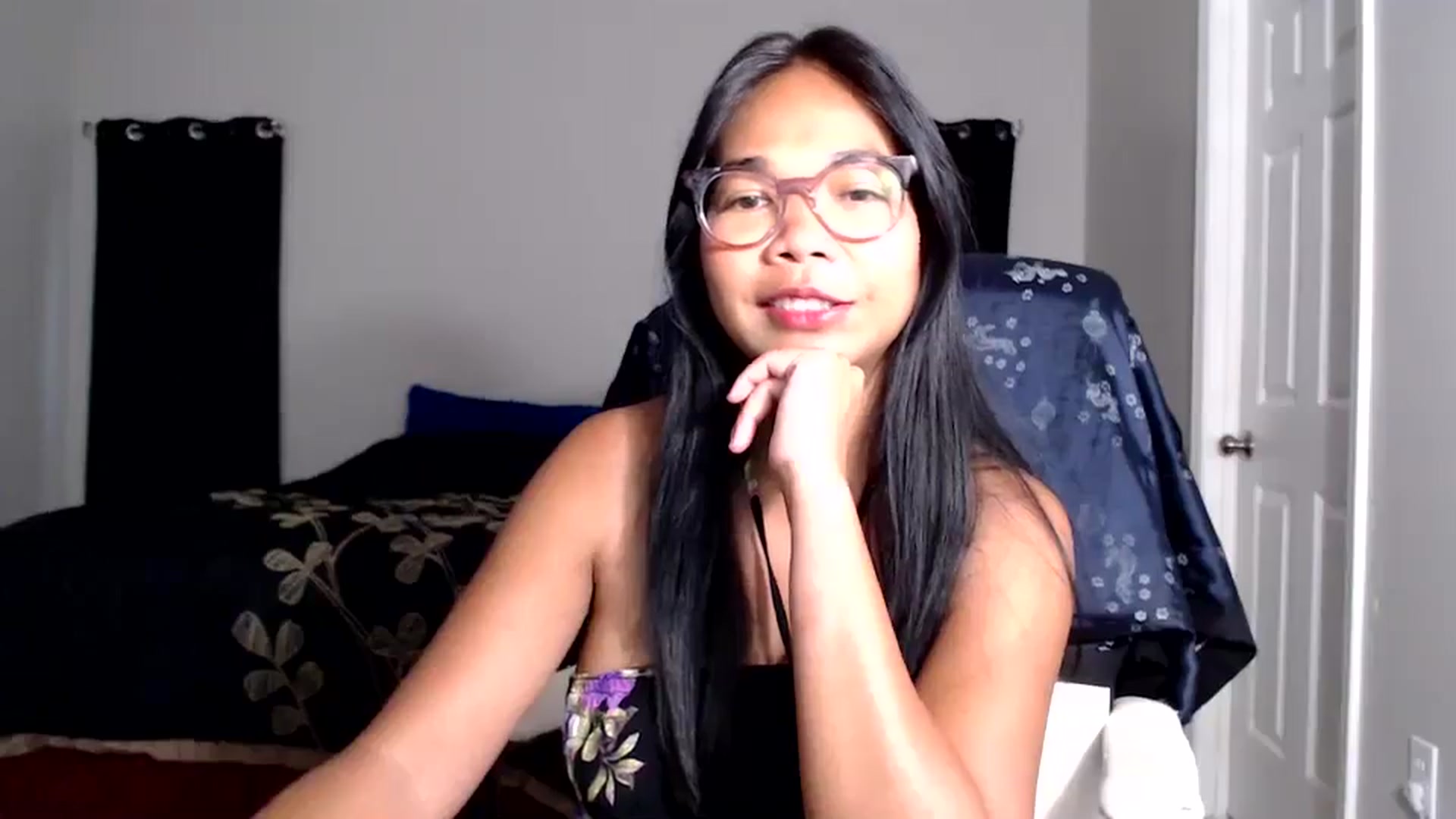 Gallery image thumbnail from Littlekai2025's myfreecams stream on, 05/05/2025, 24:01 image 17 of 20