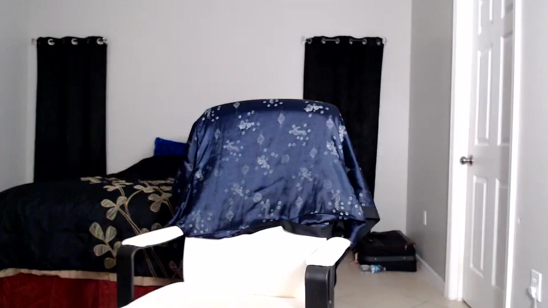 Gallery image thumbnail from Littlekai2025's myfreecams stream on, 05/05/2025, 03:26 image 18 of 20