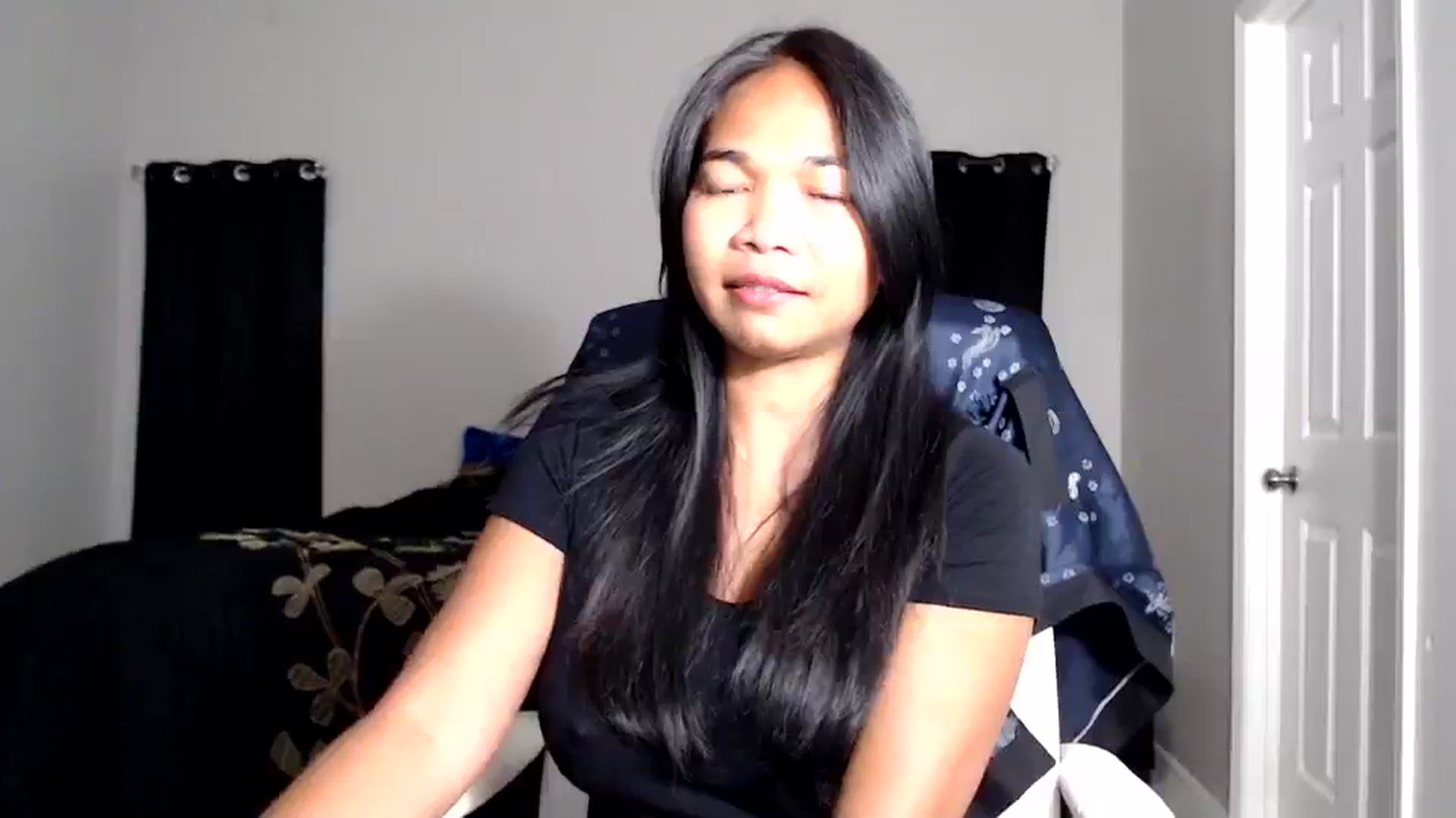 Gallery image thumbnail from Littlekai2025's myfreecams stream on, 05/07/2025, 03:50 image 14 of 20