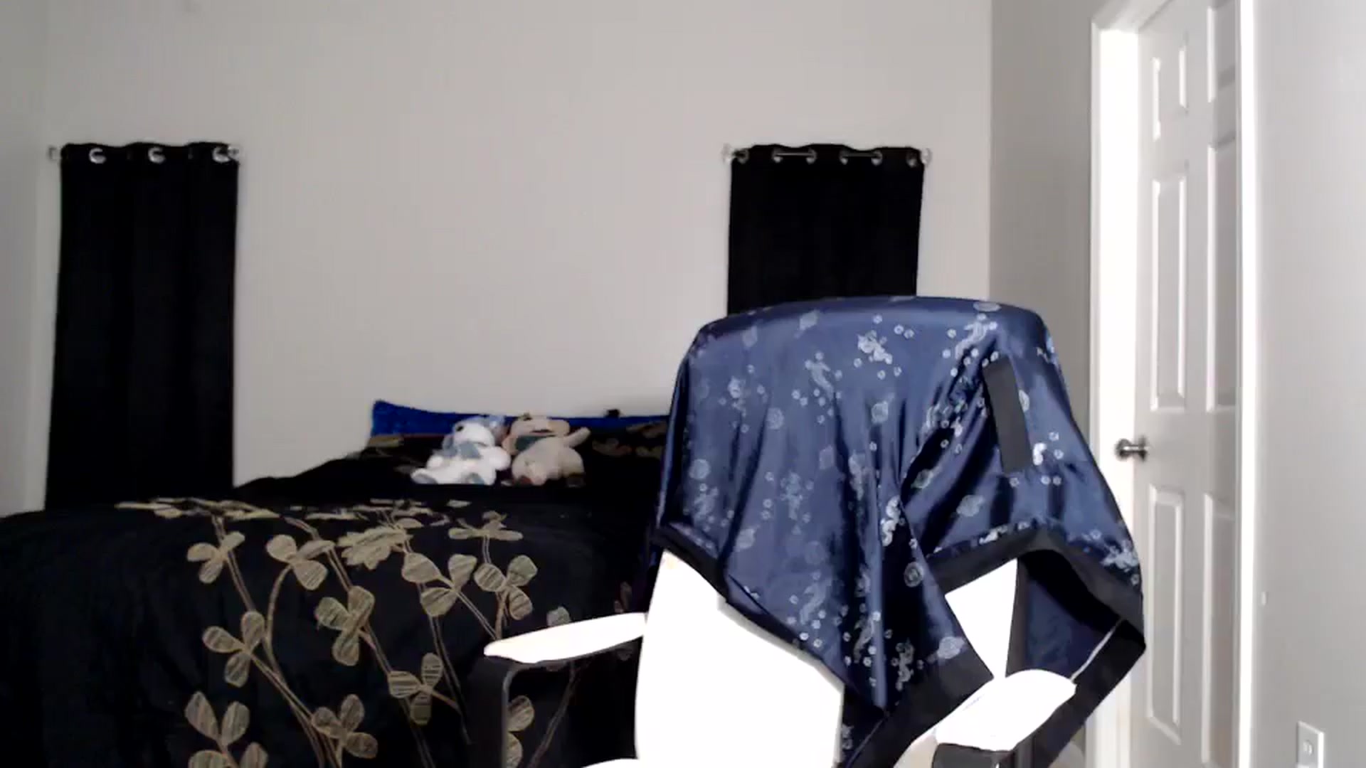 Gallery image thumbnail from Littlekai2025's myfreecams stream on, 05/07/2025, 03:50 image 8 of 20