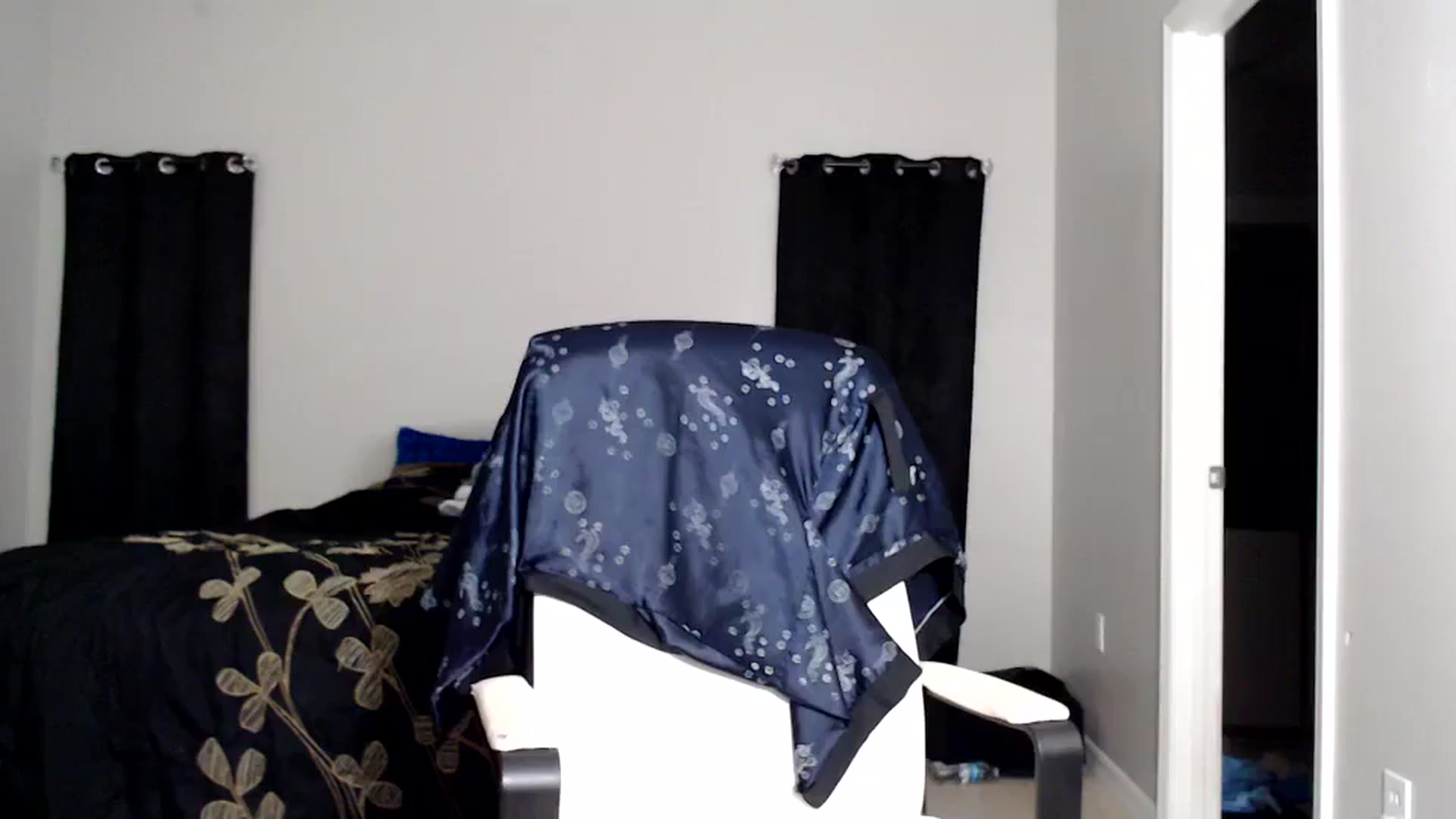 Gallery image thumbnail from Littlekai2025's myfreecams stream on, 05/07/2025, 03:50 image 5 of 20