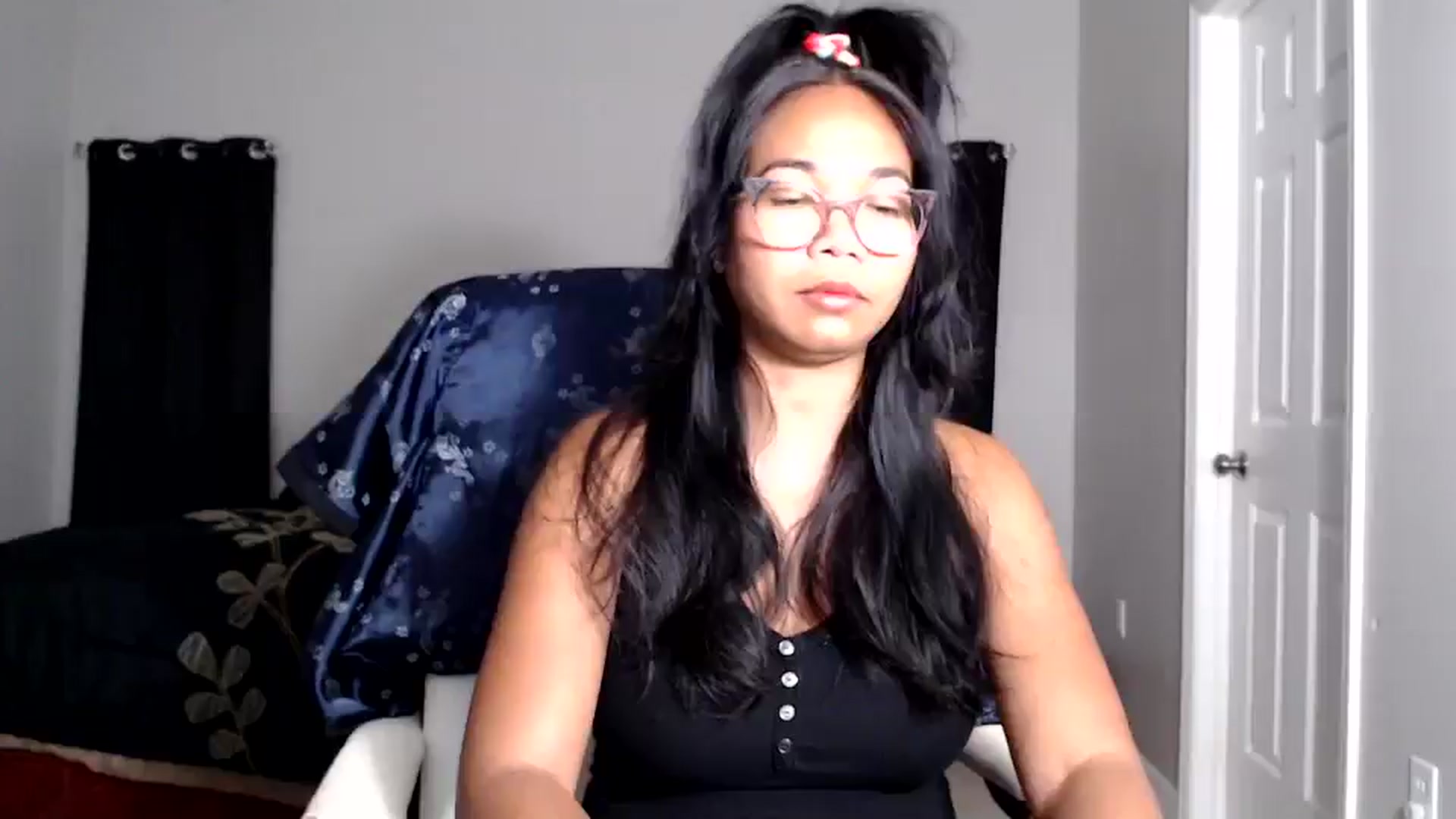 Gallery image thumbnail from Littlekai2025's myfreecams stream on, 05/09/2025, 04:15 image 1 of 20