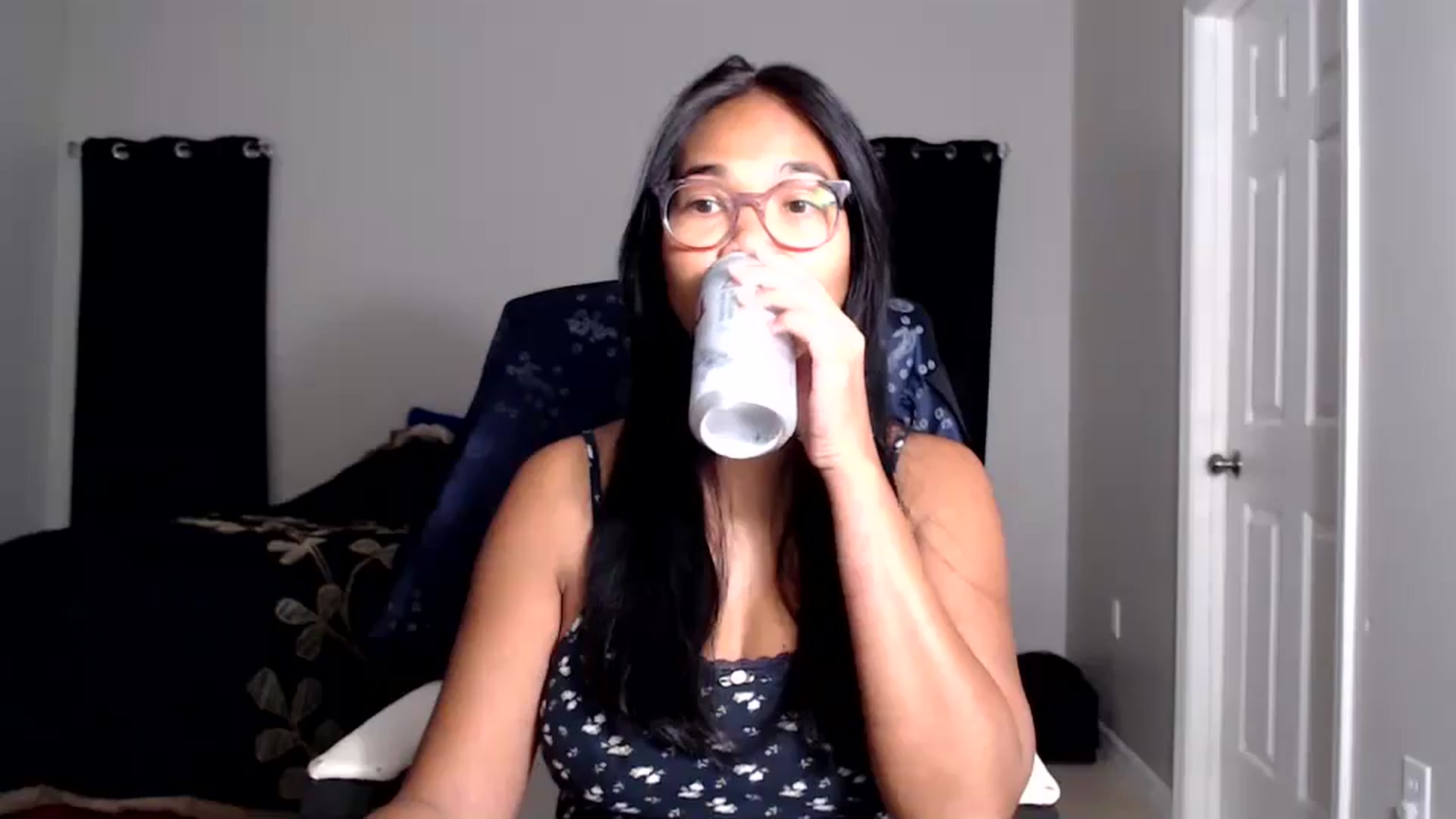Gallery image thumbnail from Littlekai2025's myfreecams stream on, 05/10/2025, 01:34 image 4 of 20