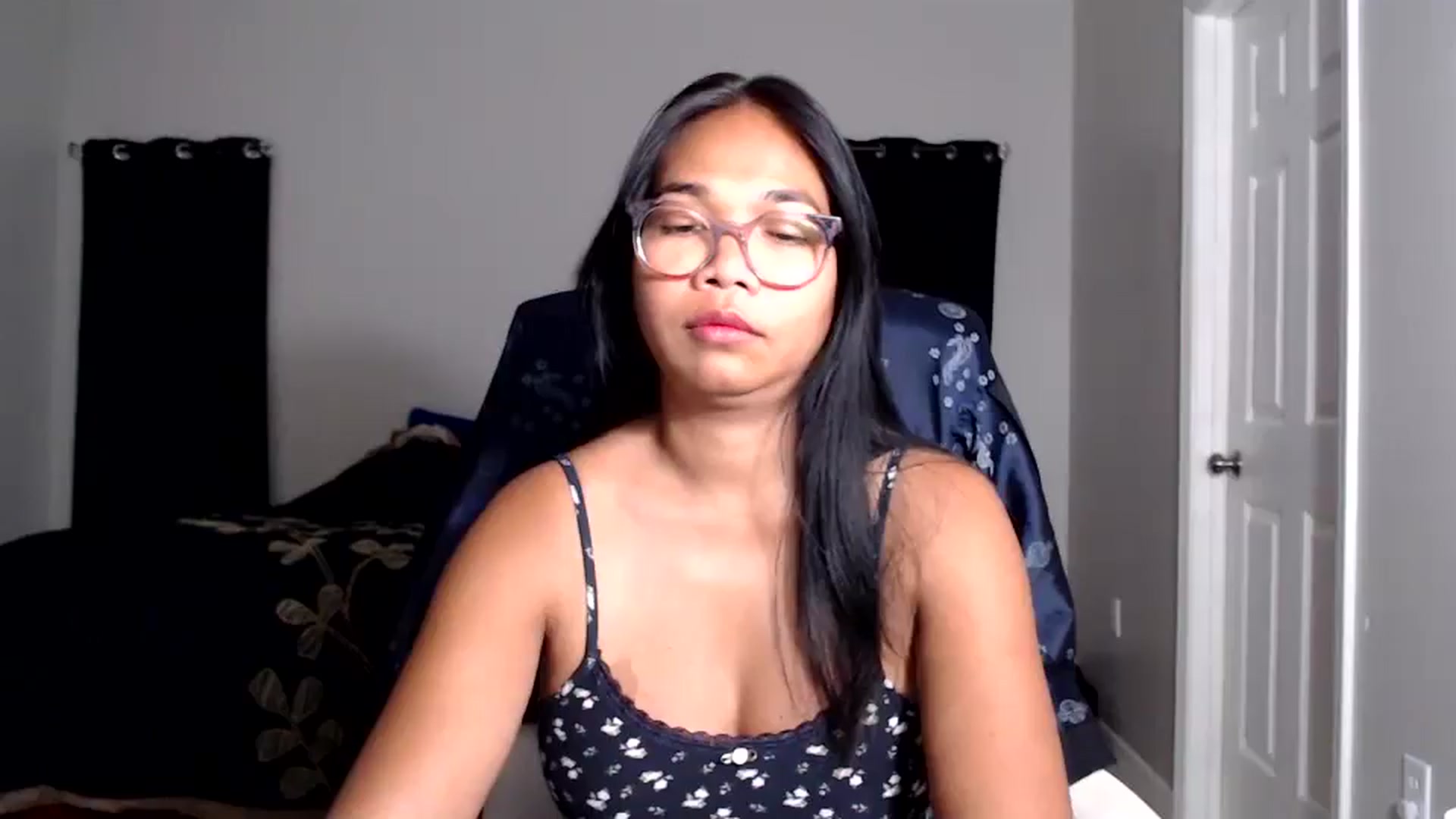 Gallery image thumbnail from Littlekai2025's myfreecams stream on, 05/10/2025, 01:34 image 9 of 20