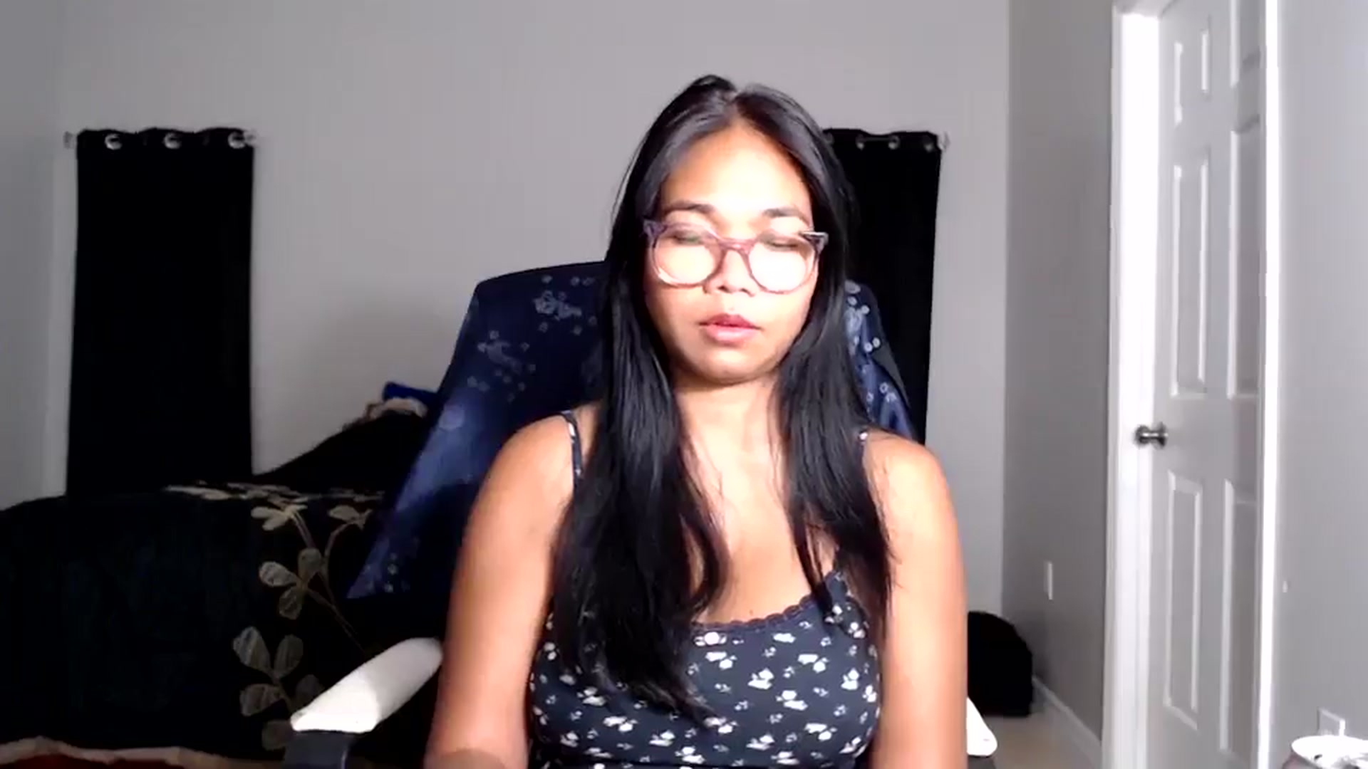 Gallery image thumbnail from Littlekai2025's myfreecams stream on, 05/10/2025, 01:34 image 6 of 20