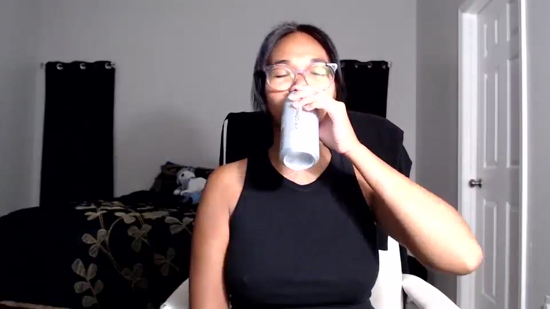 Gallery image thumbnail from Littlekai2025's myfreecams stream on, 05/12/2025, 03:12 image 19 of 20