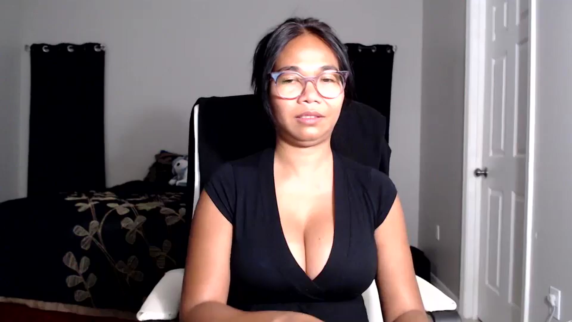 Gallery image thumbnail from Littlekai2025's myfreecams stream on, 05/12/2025, 03:12 image 16 of 20