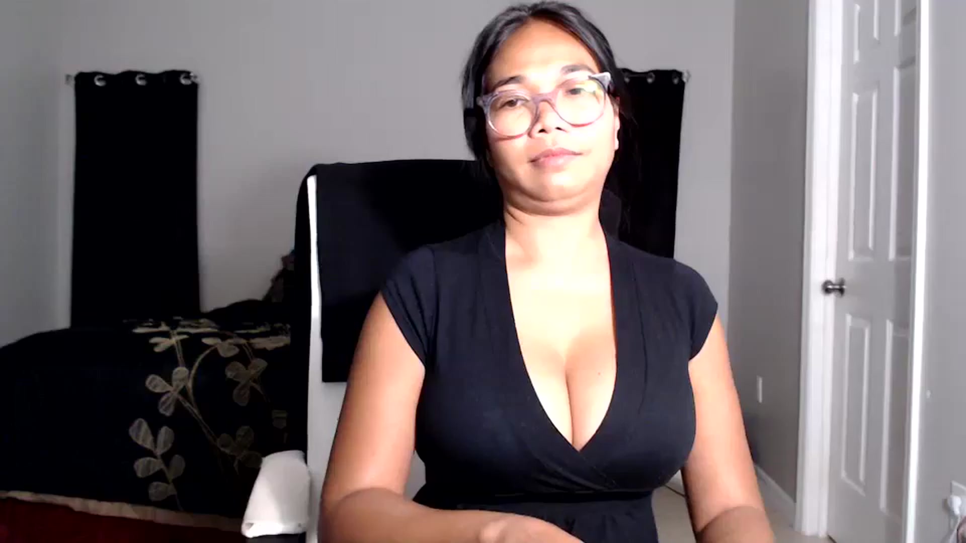 Gallery image thumbnail from Littlekai2025's myfreecams stream on, 05/12/2025, 03:12 image 17 of 20