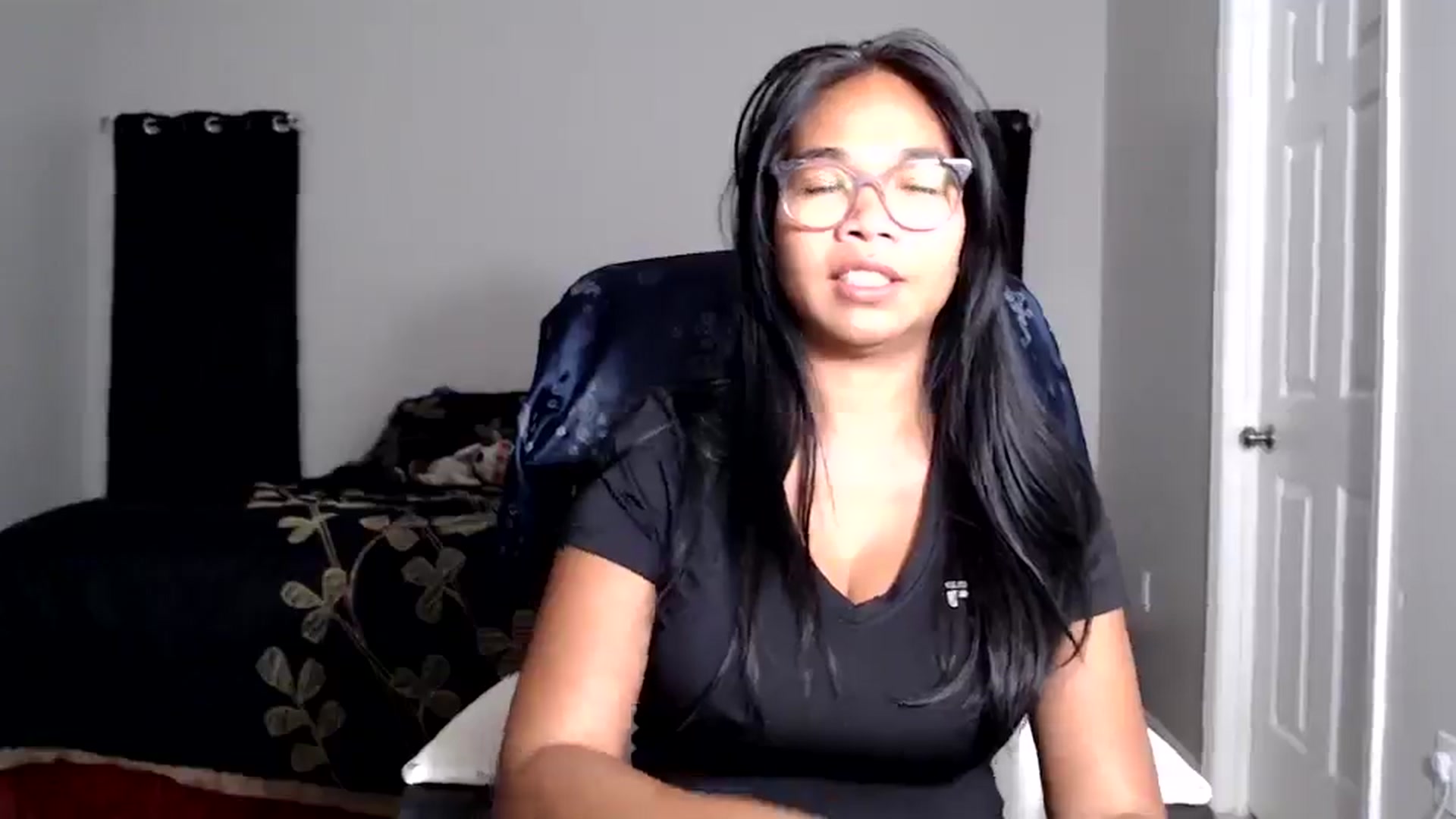 Gallery image thumbnail from Littlekai2025's myfreecams stream on, 05/14/2025, 24:55 image 17 of 20