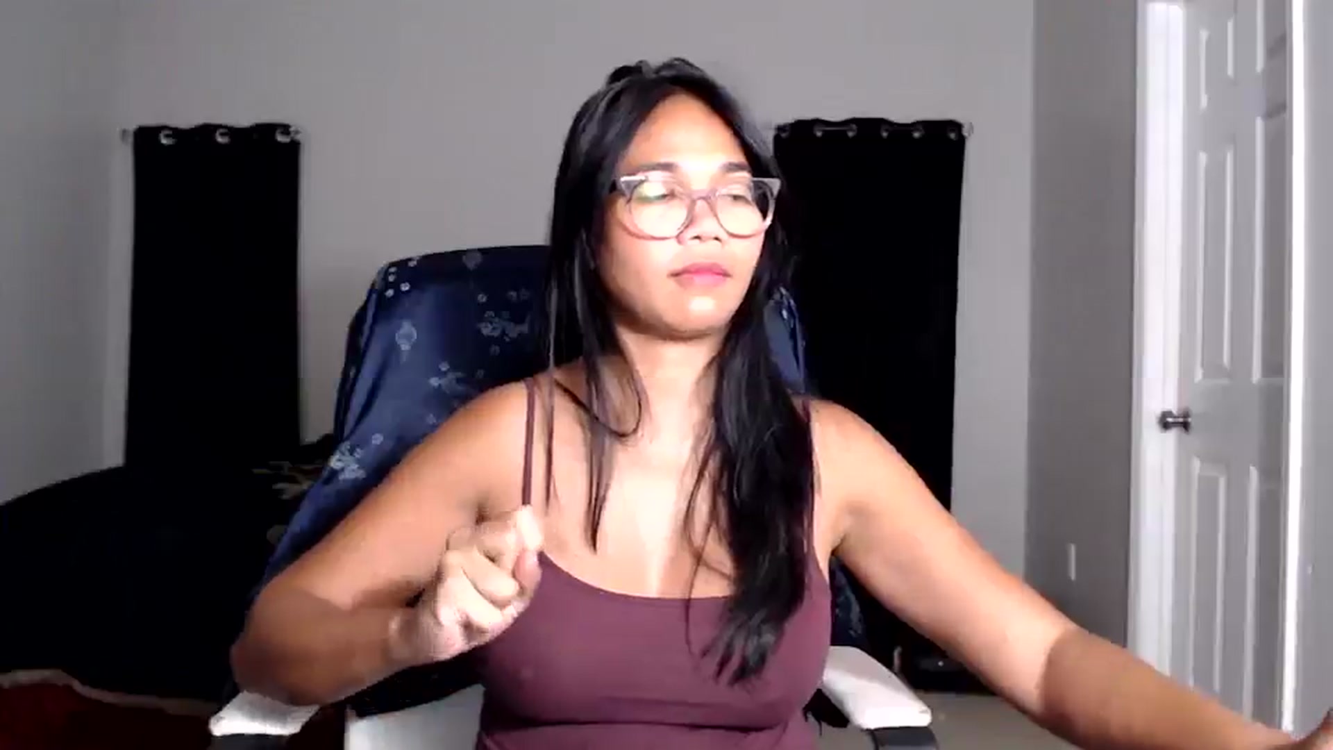 Gallery image thumbnail from Littlekai2025's myfreecams stream on, 05/16/2025, 03:11 image 12 of 20