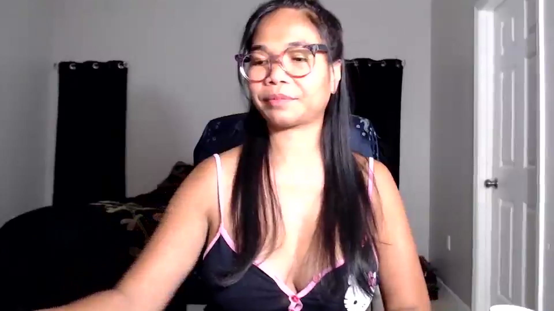 Gallery image thumbnail from Littlekai2025's myfreecams stream on, 05/17/2025, 04:00 image 18 of 20