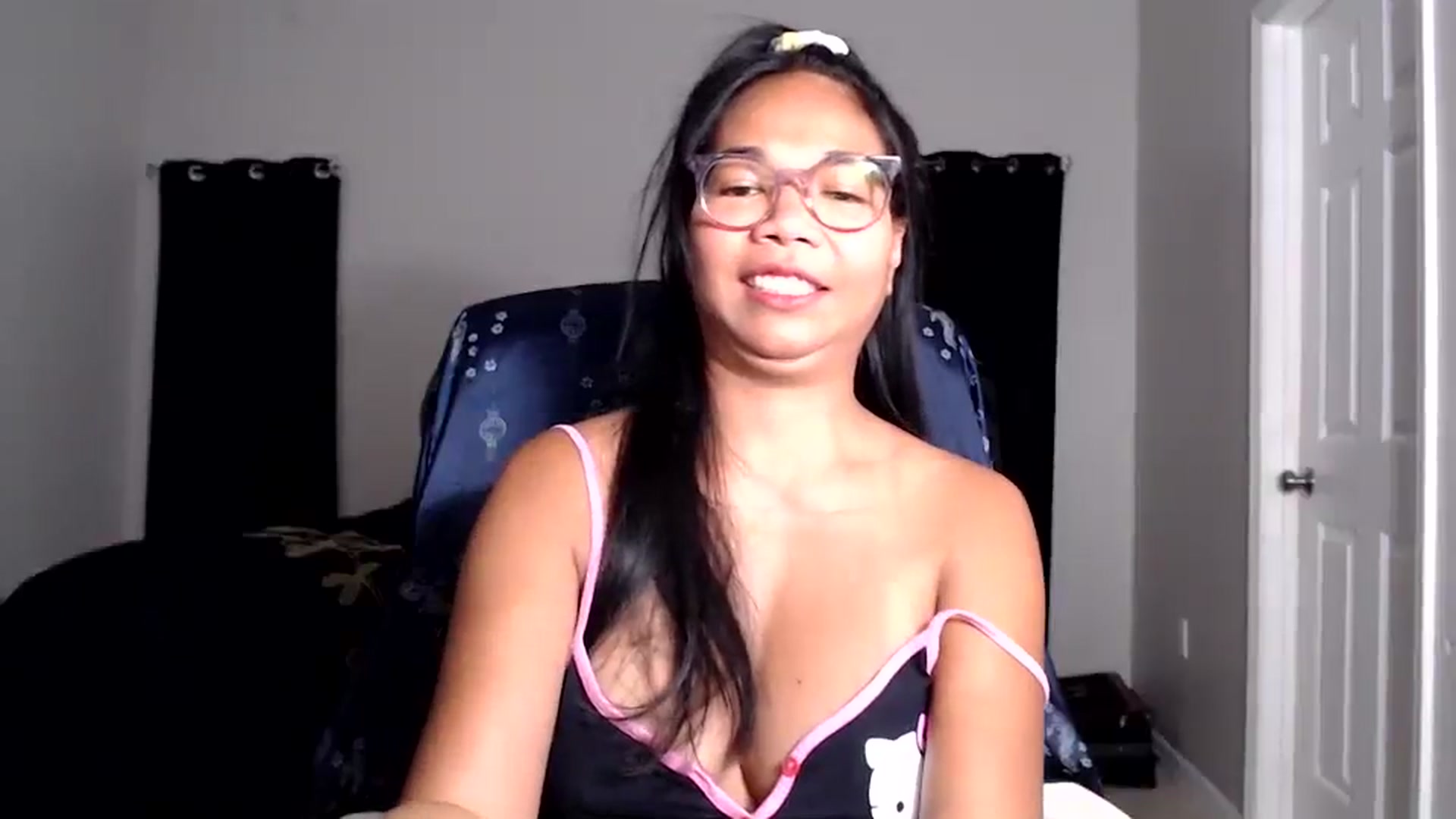 Gallery image thumbnail from Littlekai2025's myfreecams stream on, 05/17/2025, 04:00 image 15 of 20