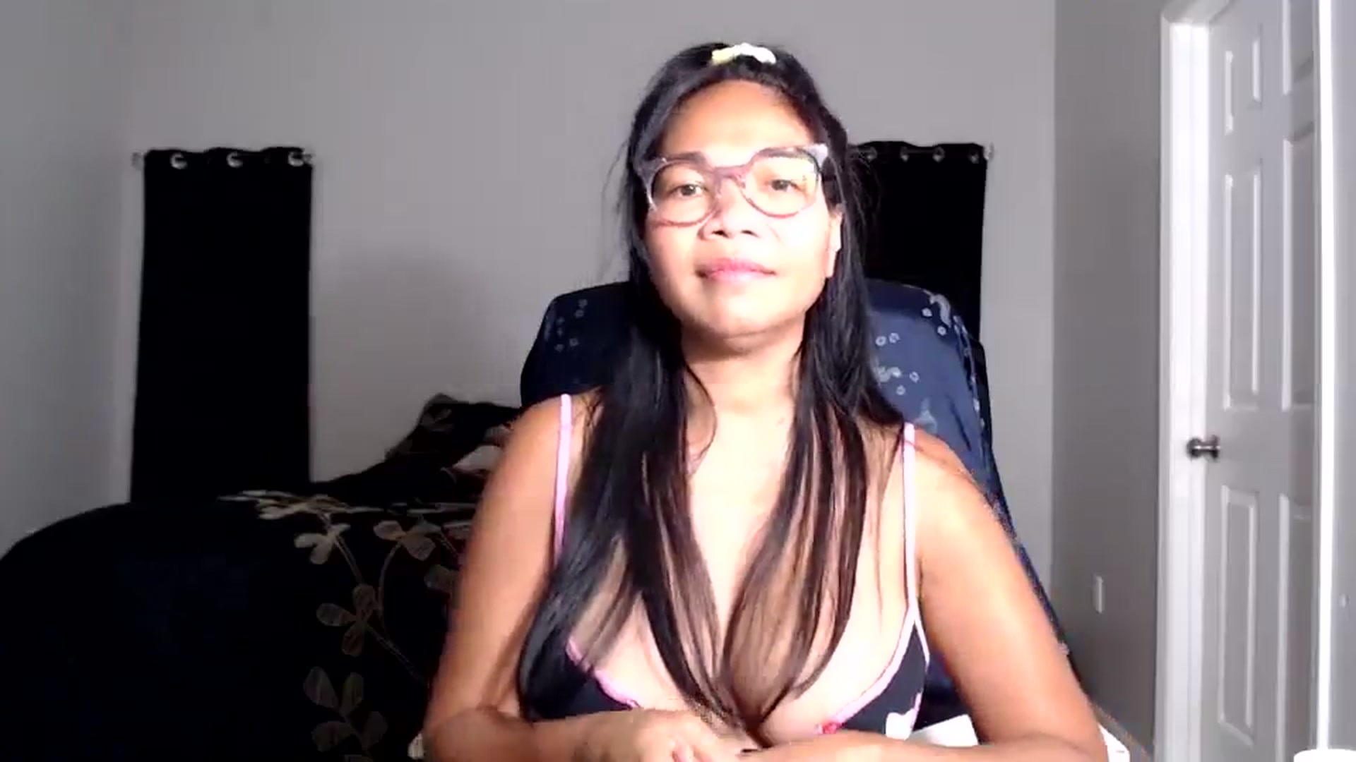 Gallery image thumbnail from Littlekai2025's myfreecams stream on, 05/17/2025, 04:00 image 10 of 20