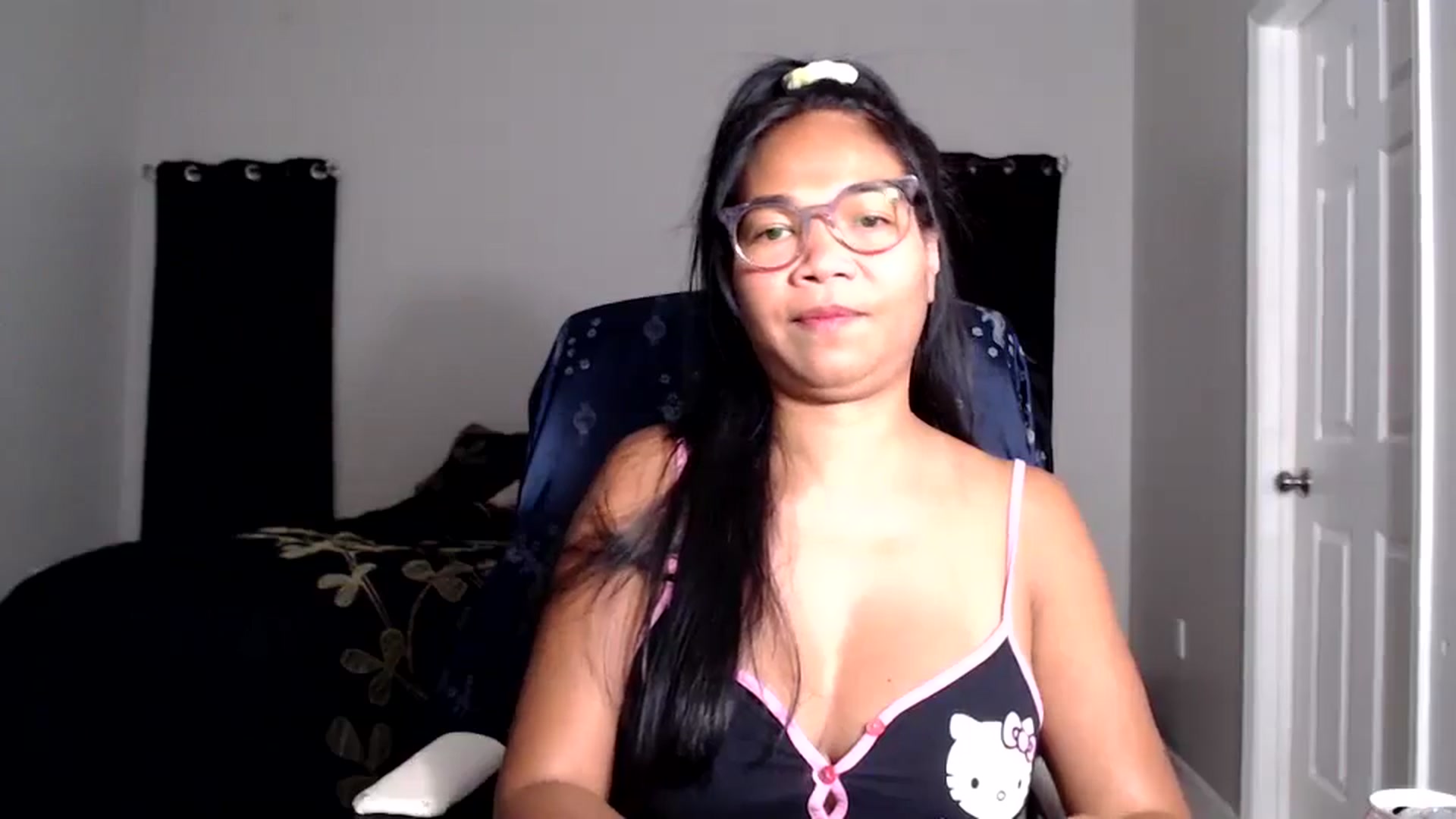 Gallery image thumbnail from Littlekai2025's myfreecams stream on, 05/17/2025, 04:00 image 16 of 20