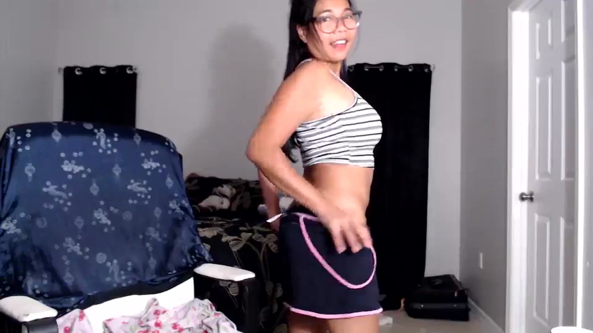 Gallery image thumbnail from Littlekai2025's myfreecams stream on, 05/17/2025, 04:00 image 19 of 20