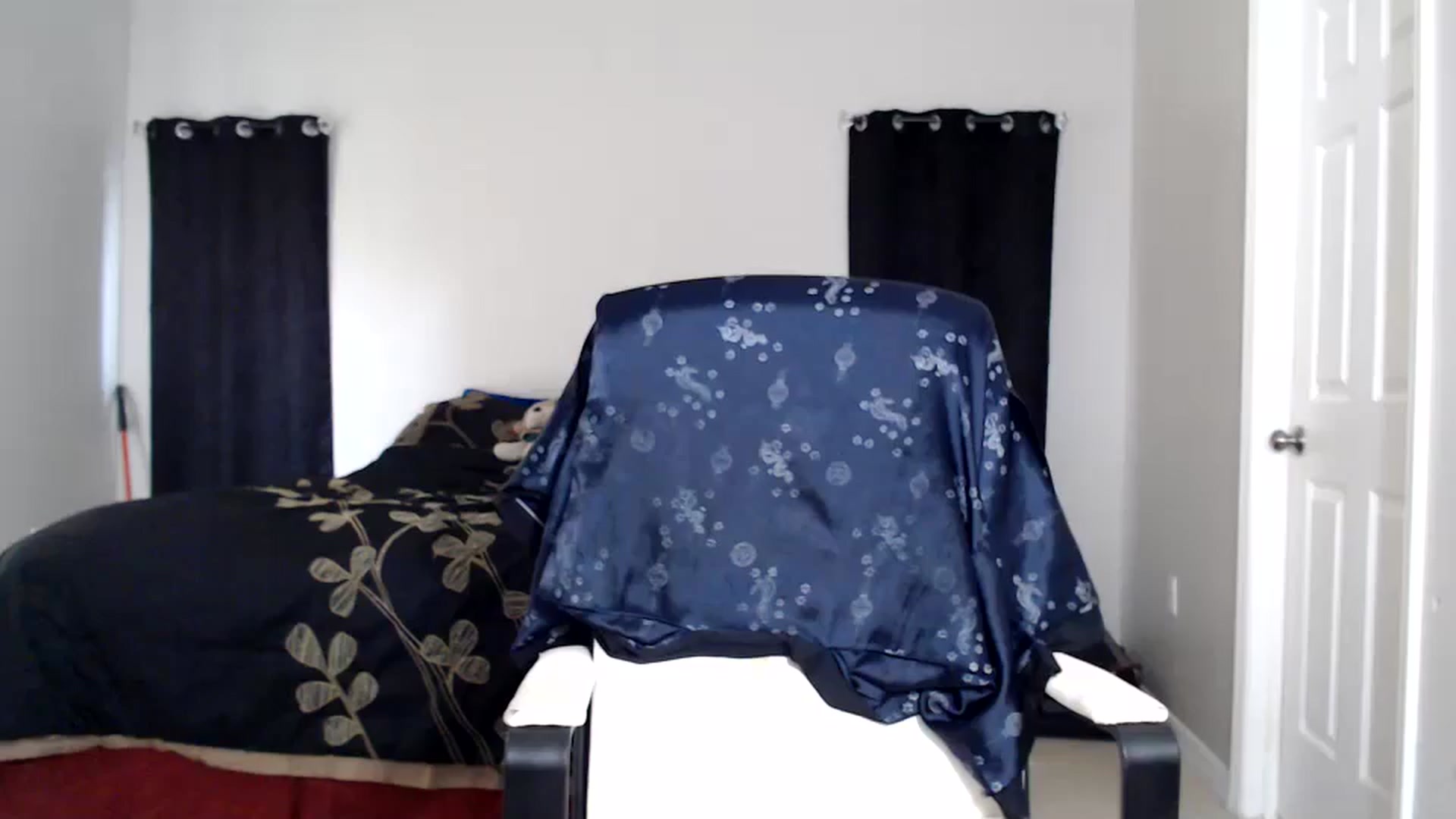 Gallery image thumbnail from Littlekai2025's myfreecams stream on, 05/19/2025, 24:11 image 5 of 20