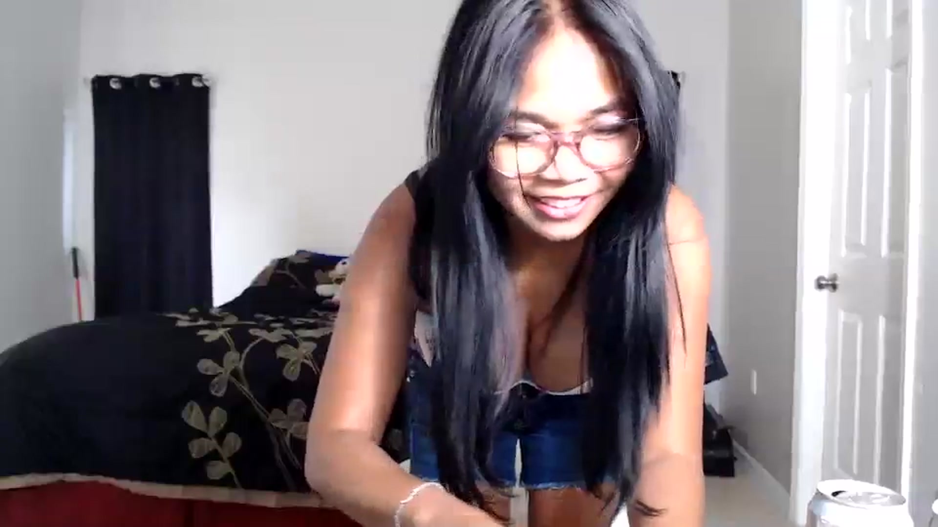 Gallery image thumbnail from Littlekai2025's myfreecams stream on, 05/19/2025, 24:11 image 10 of 20