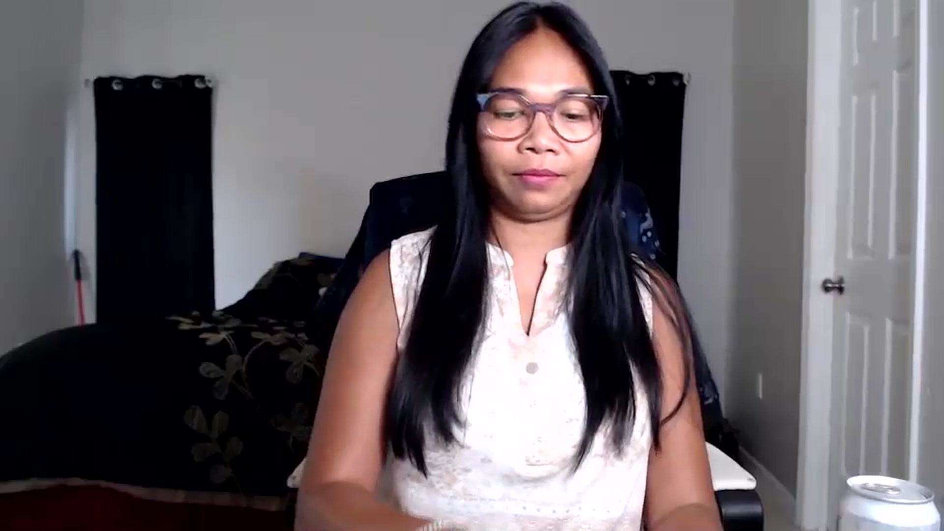 Gallery image thumbnail from Littlekai2025's myfreecams stream on, 05/19/2025, 24:11 image 7 of 20