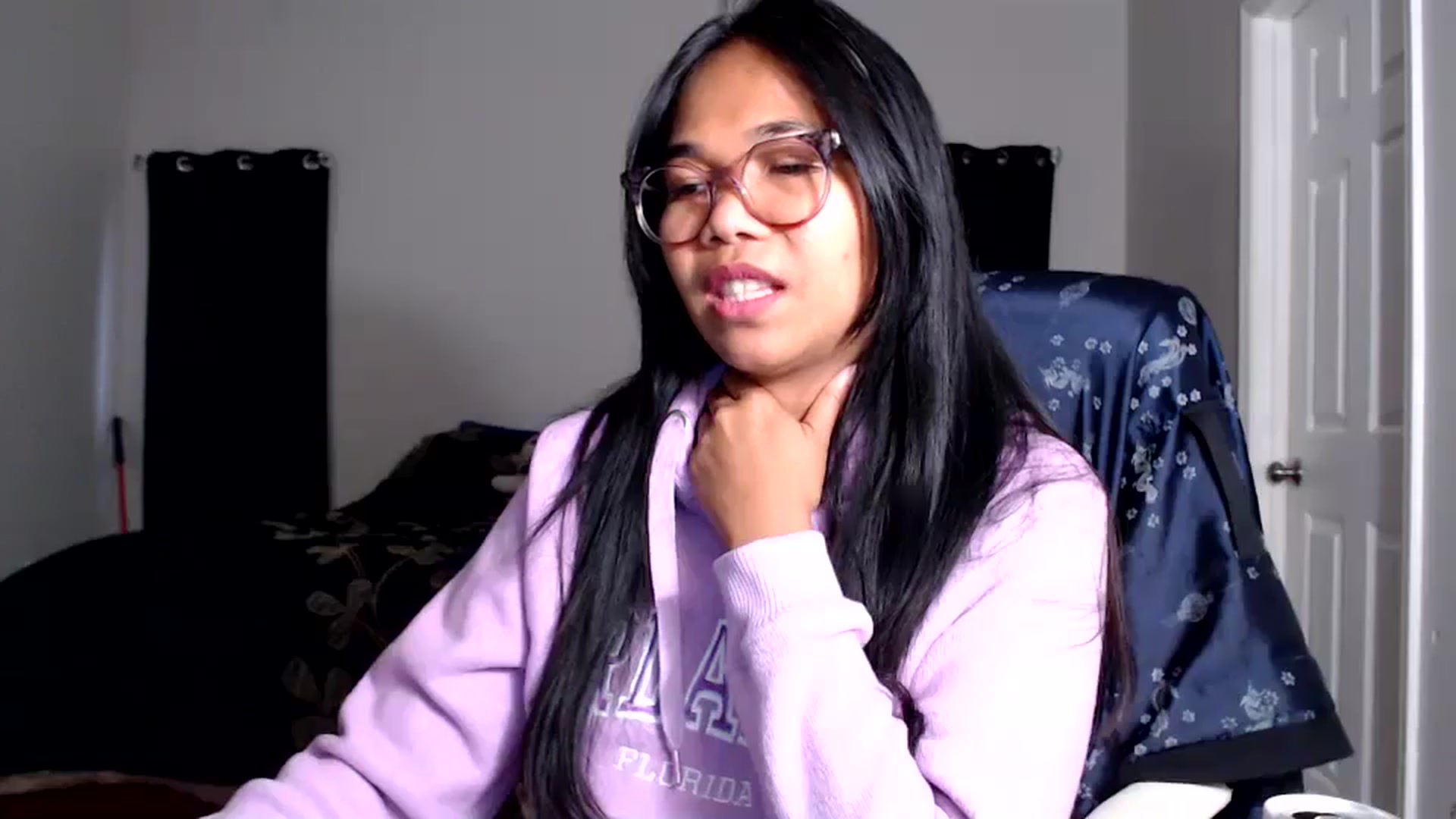 Gallery image thumbnail from Littlekai2025's myfreecams stream on, 05/19/2025, 24:11 image 18 of 20