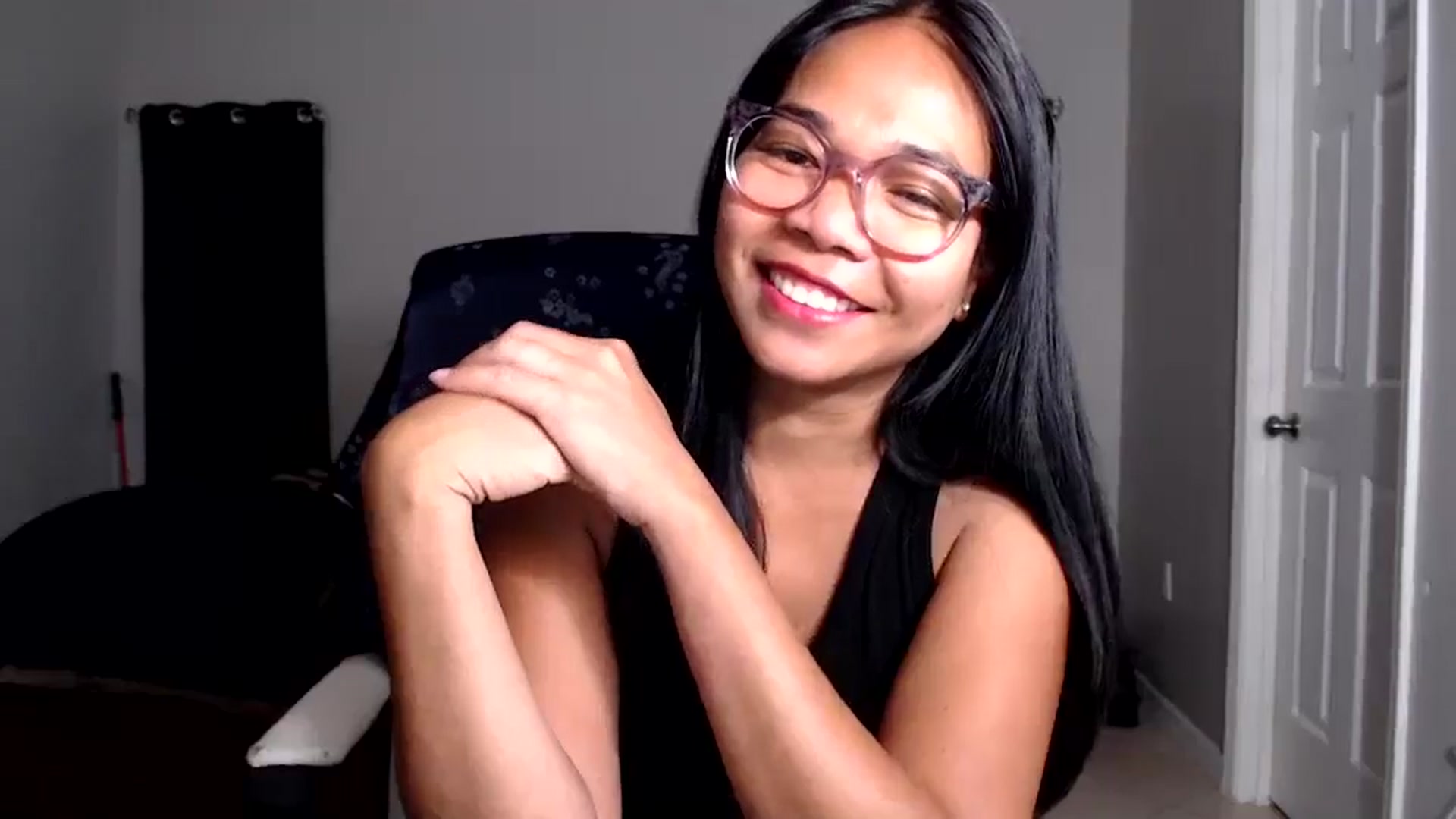 Gallery image thumbnail from Littlekai2025's myfreecams stream on, 05/20/2025, 02:24 image 13 of 20