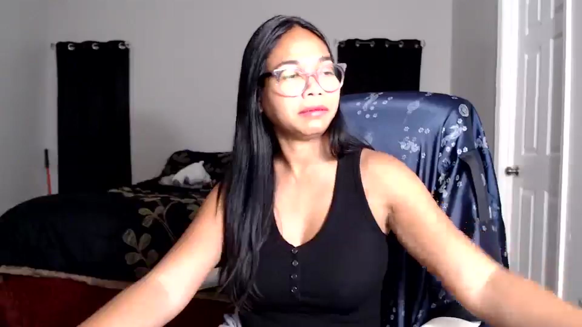 Gallery image thumbnail from Littlekai2025's myfreecams stream on, 05/20/2025, 02:24 image 4 of 20