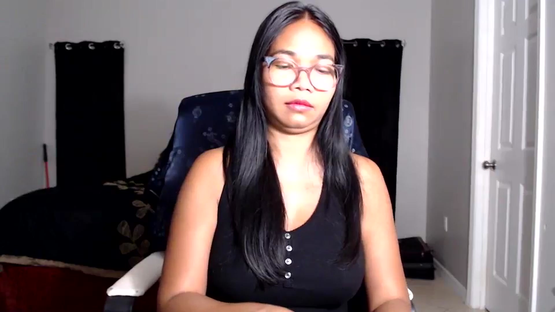 Gallery image thumbnail from Littlekai2025's myfreecams stream on, 05/20/2025, 02:24 image 11 of 20