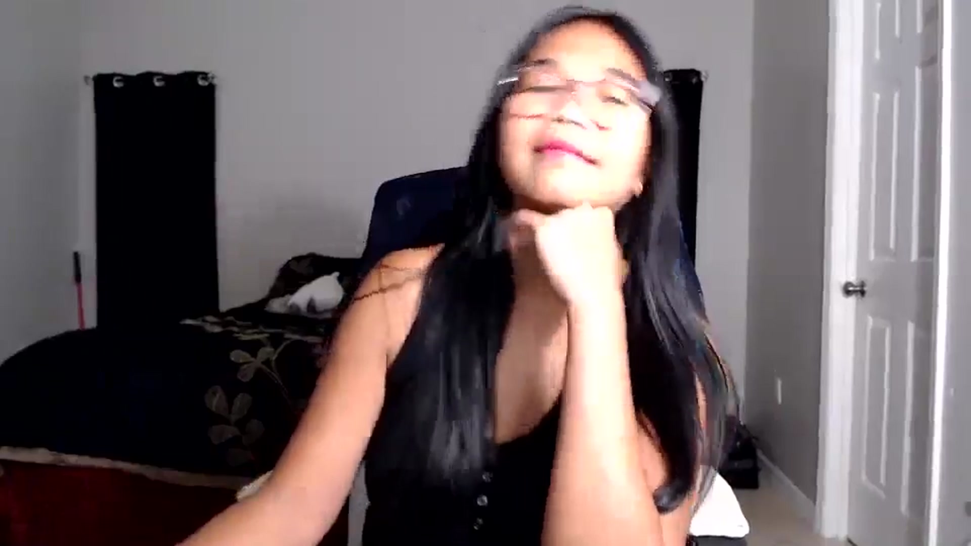 Gallery image thumbnail from Littlekai2025's myfreecams stream on, 05/20/2025, 02:24 image 15 of 20
