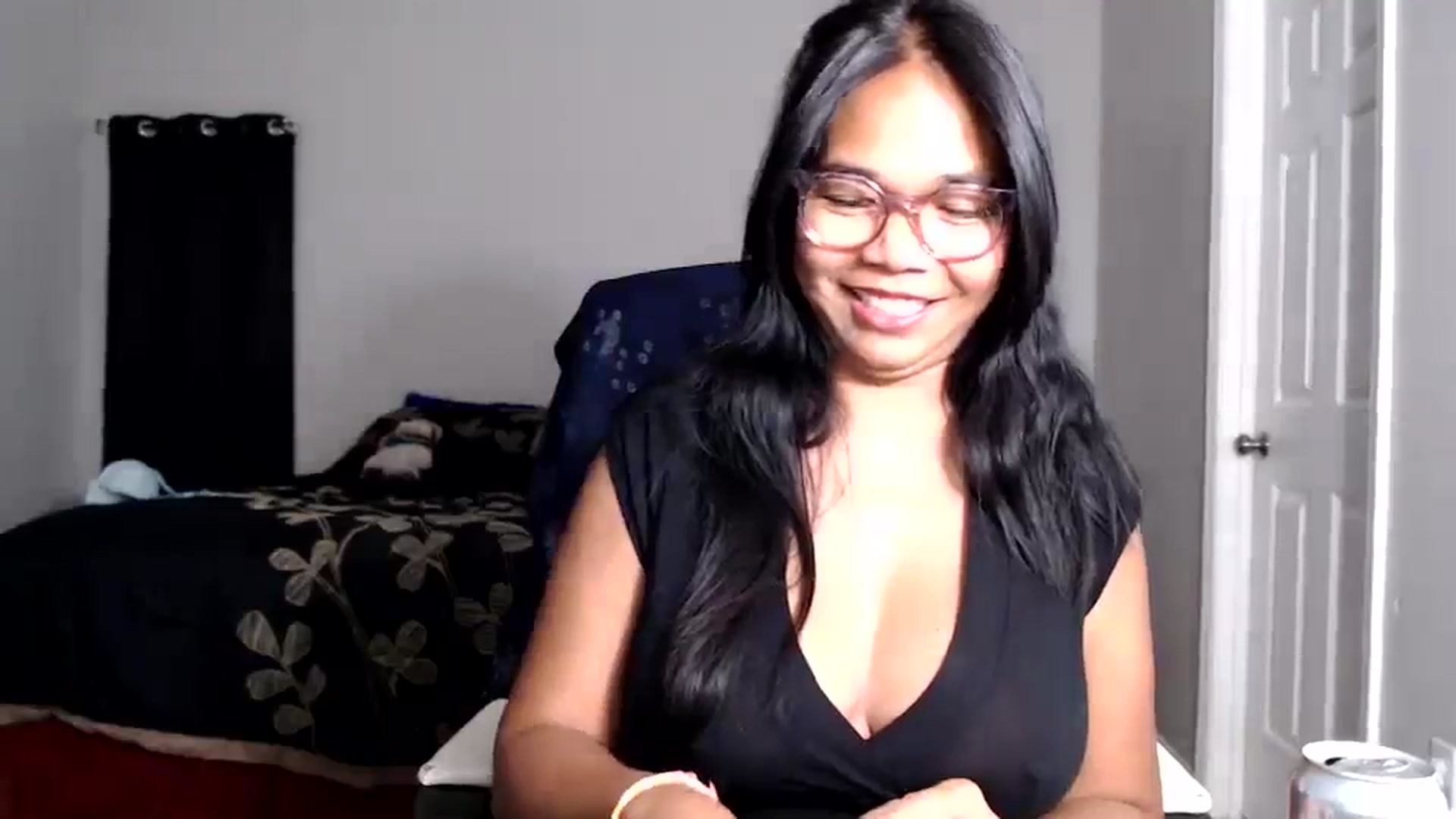Gallery image thumbnail from Littlekai2025's myfreecams stream on, 05/24/2025, 05:16 image 15 of 20