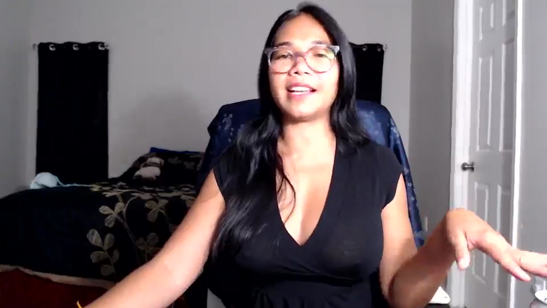 Gallery image thumbnail from Littlekai2025's myfreecams stream on, 05/24/2025, 05:16 image 9 of 20