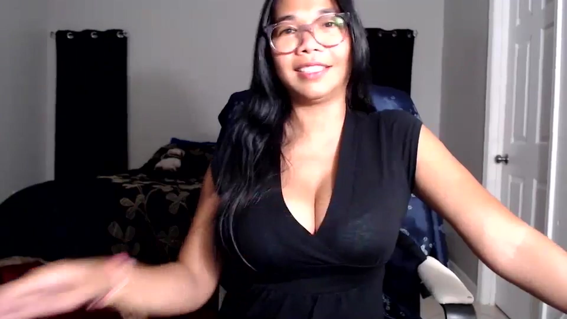 Gallery image thumbnail from Littlekai2025's myfreecams stream on, 05/24/2025, 05:16 image 5 of 20