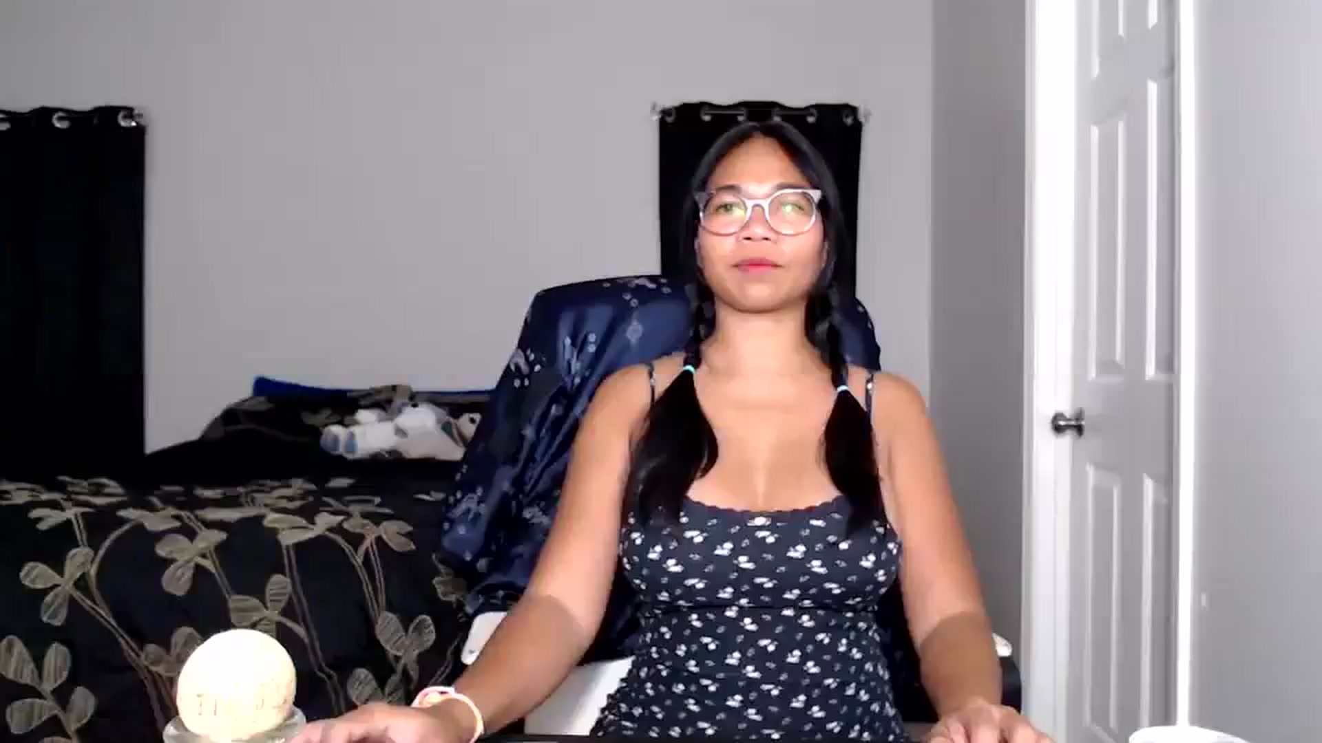 Gallery image thumbnail from Littlekai2025's myfreecams stream on, 05/25/2025, 03:43 image 6 of 20