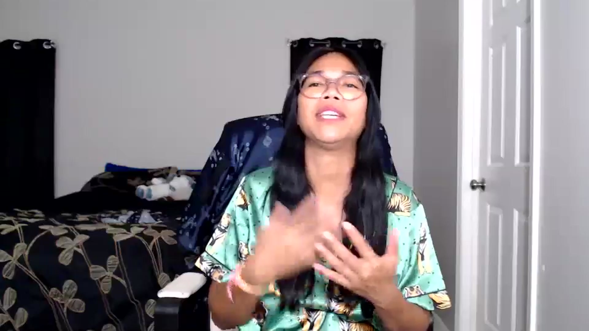 Gallery image thumbnail from Littlekai2025's myfreecams stream on, 05/25/2025, 03:43 image 17 of 20