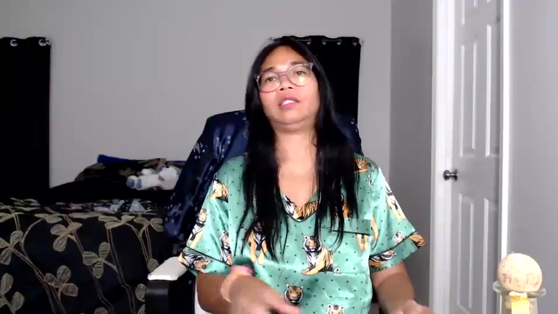 Gallery image thumbnail from Littlekai2025's myfreecams stream on, 05/25/2025, 03:43 image 16 of 20