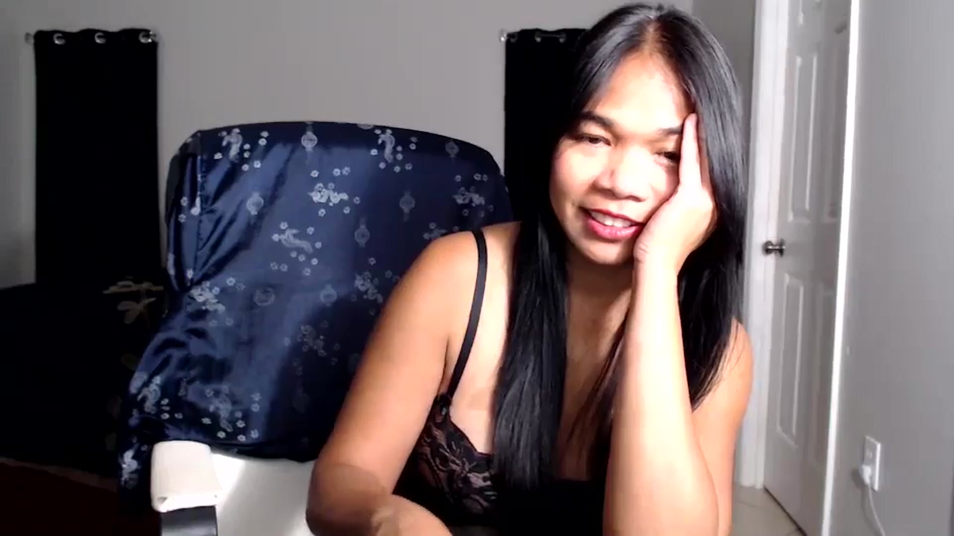 Gallery image thumbnail from Littlekai2025's myfreecams stream on, 05/30/2025, 24:35 image 16 of 20