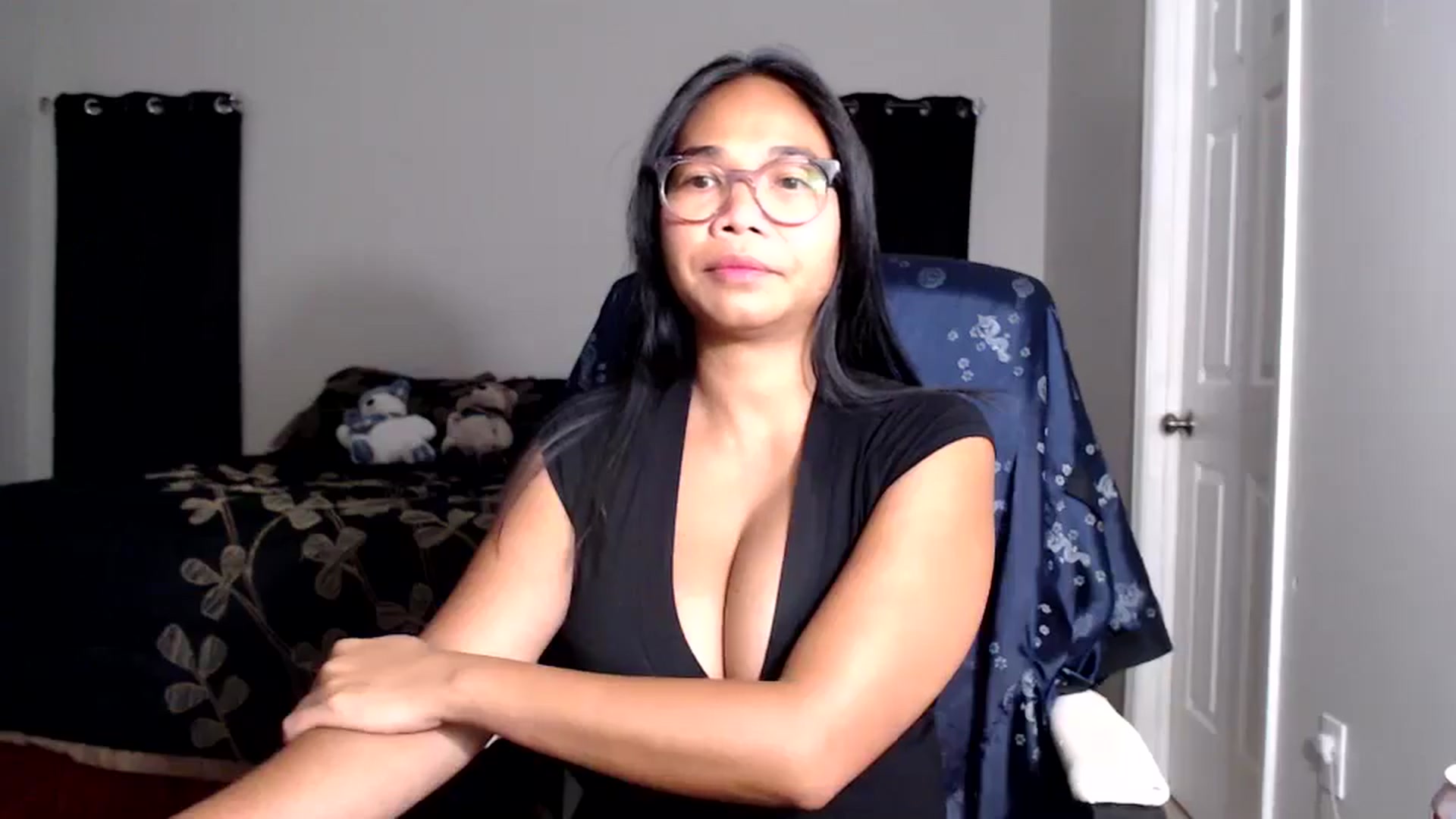 Gallery image thumbnail from Littlekai2025's myfreecams stream on, 06/01/2025, 04:08 image 6 of 20