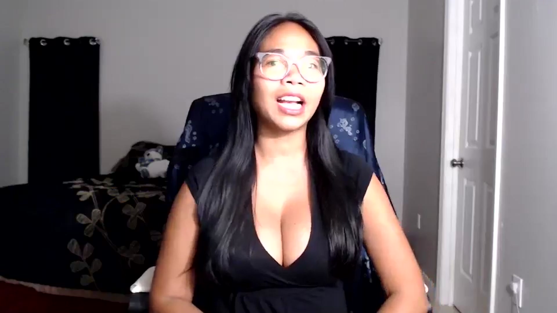 Gallery image thumbnail from Littlekai2025's myfreecams stream on, 06/01/2025, 04:08 image 8 of 20