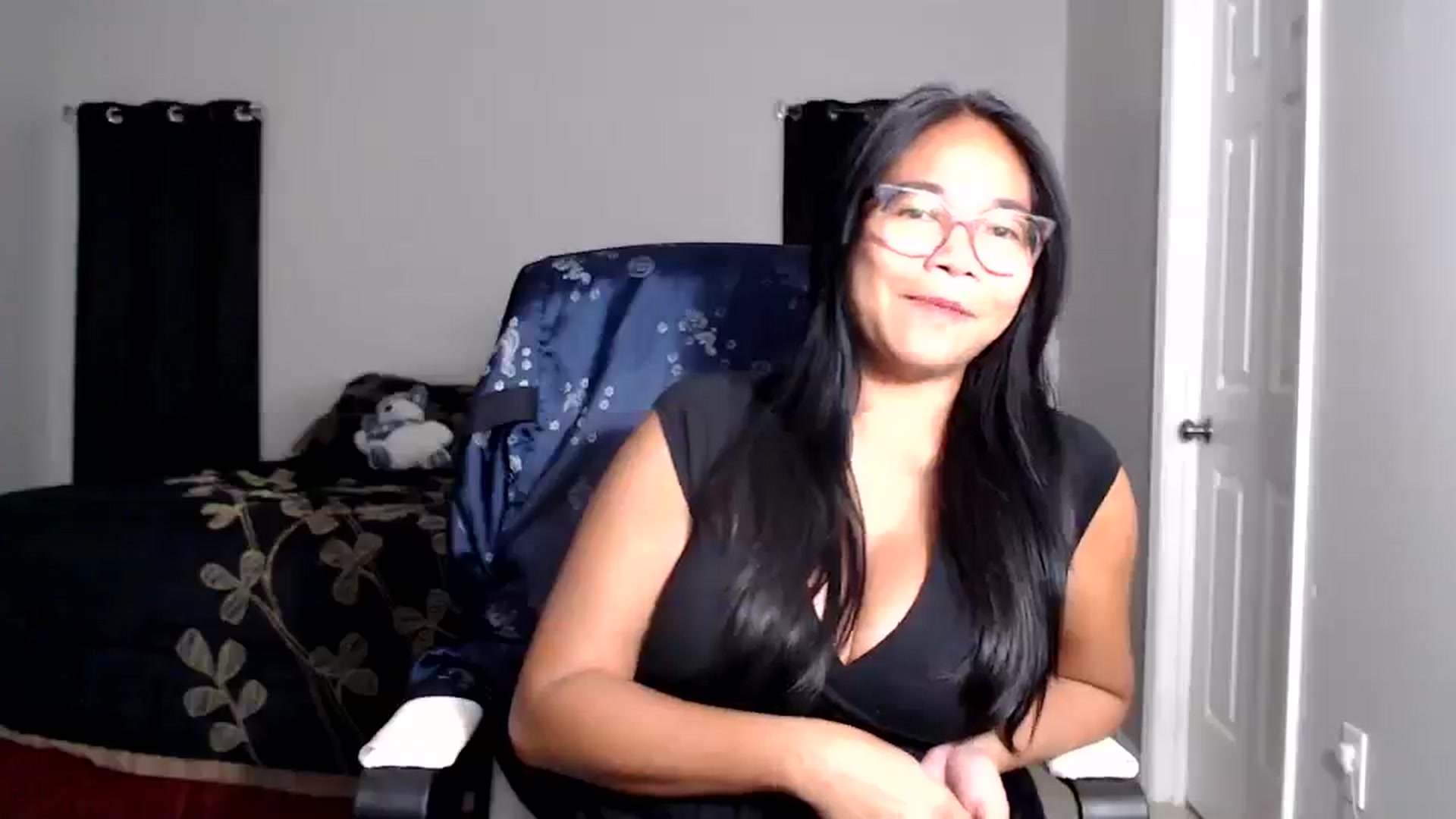 Gallery image thumbnail from Littlekai2025's myfreecams stream on, 06/01/2025, 04:08 image 10 of 20