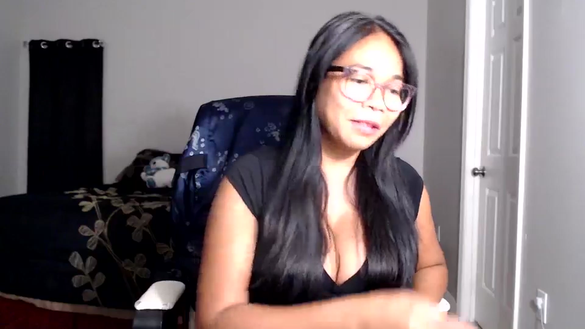 Gallery image thumbnail from Littlekai2025's myfreecams stream on, 06/01/2025, 04:08 image 9 of 20