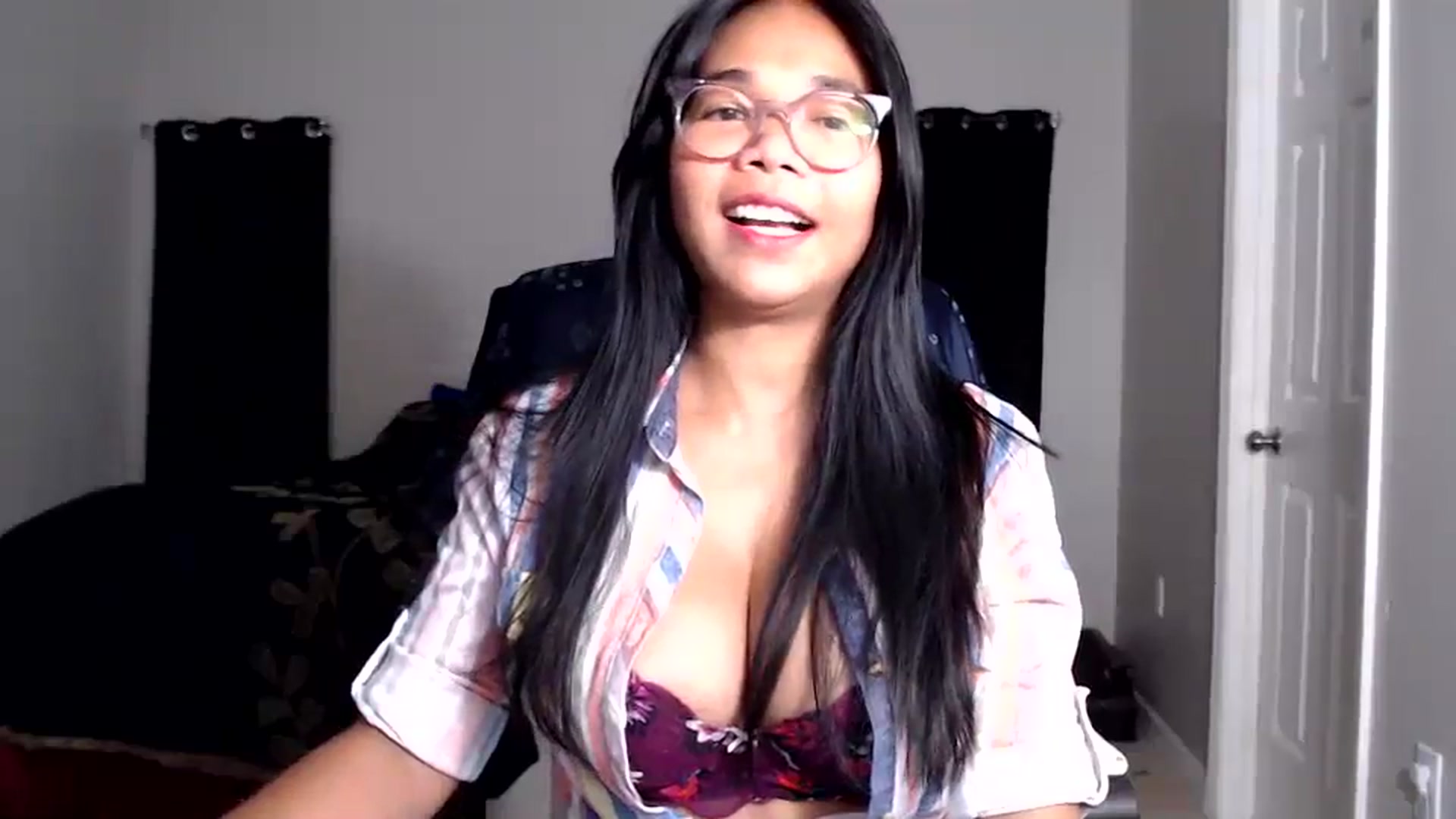 Gallery image thumbnail from Littlekai2025's myfreecams stream on, 06/05/2025, 04:21 image 15 of 20