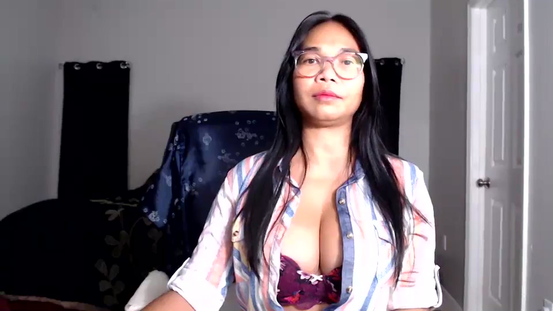 Gallery image thumbnail from Littlekai2025's myfreecams stream on, 06/05/2025, 04:21 image 10 of 20