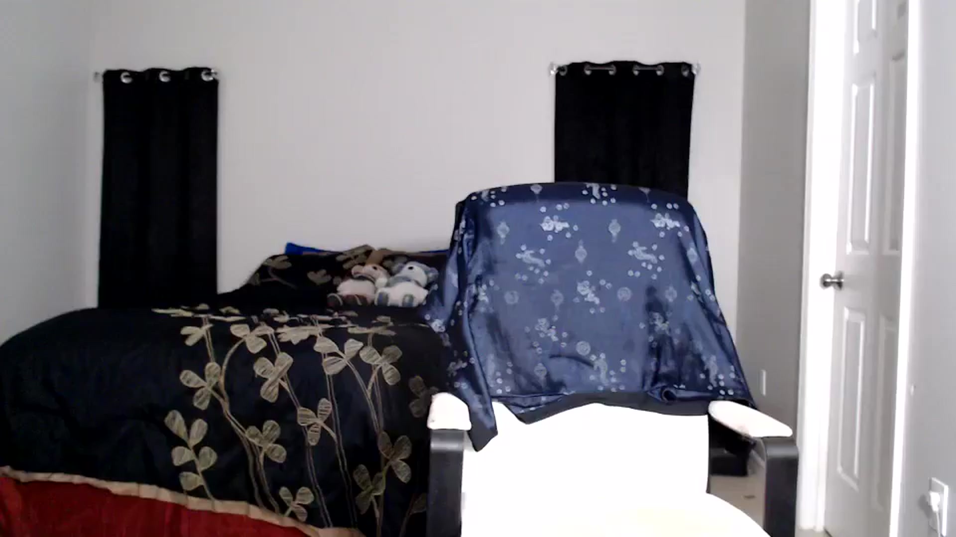 Gallery image thumbnail from Littlekai2025's myfreecams stream on, 06/05/2025, 04:21 image 18 of 20