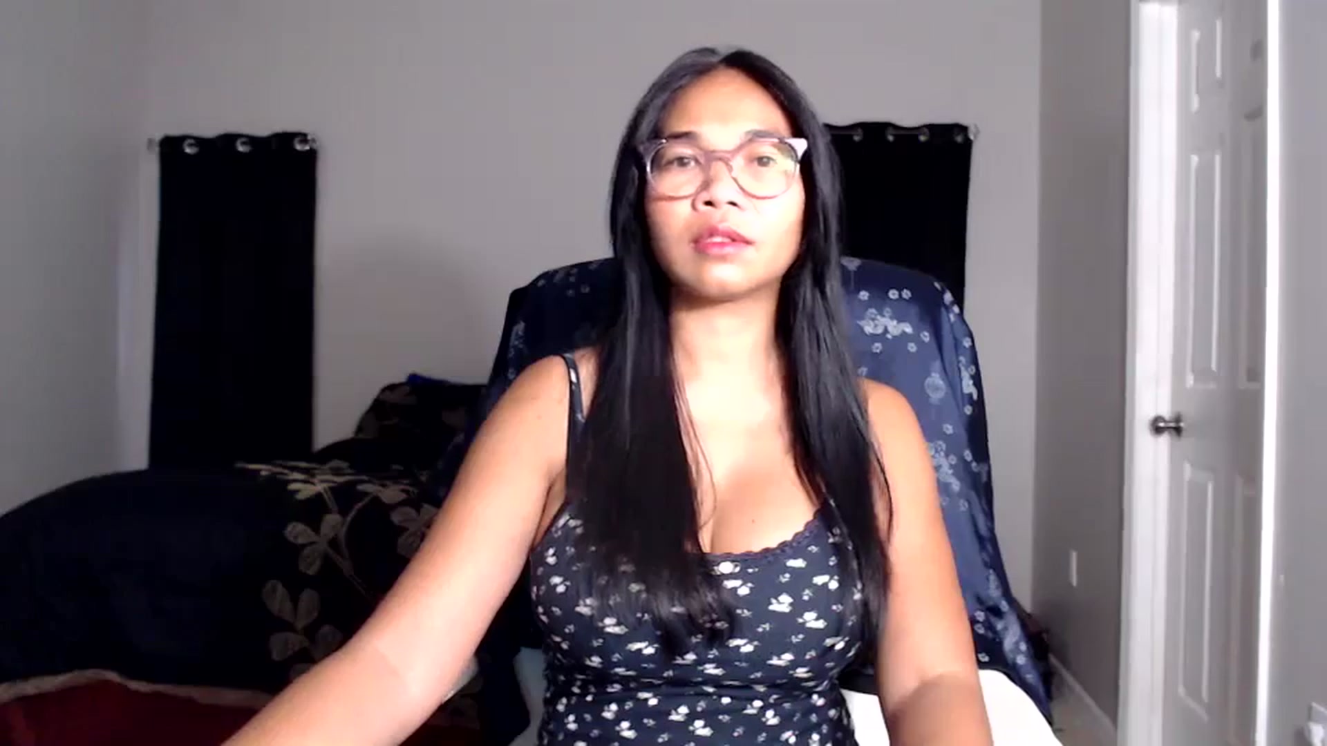 Gallery image thumbnail from Littlekai2025's myfreecams stream on, 06/06/2025, 24:00 image 4 of 20