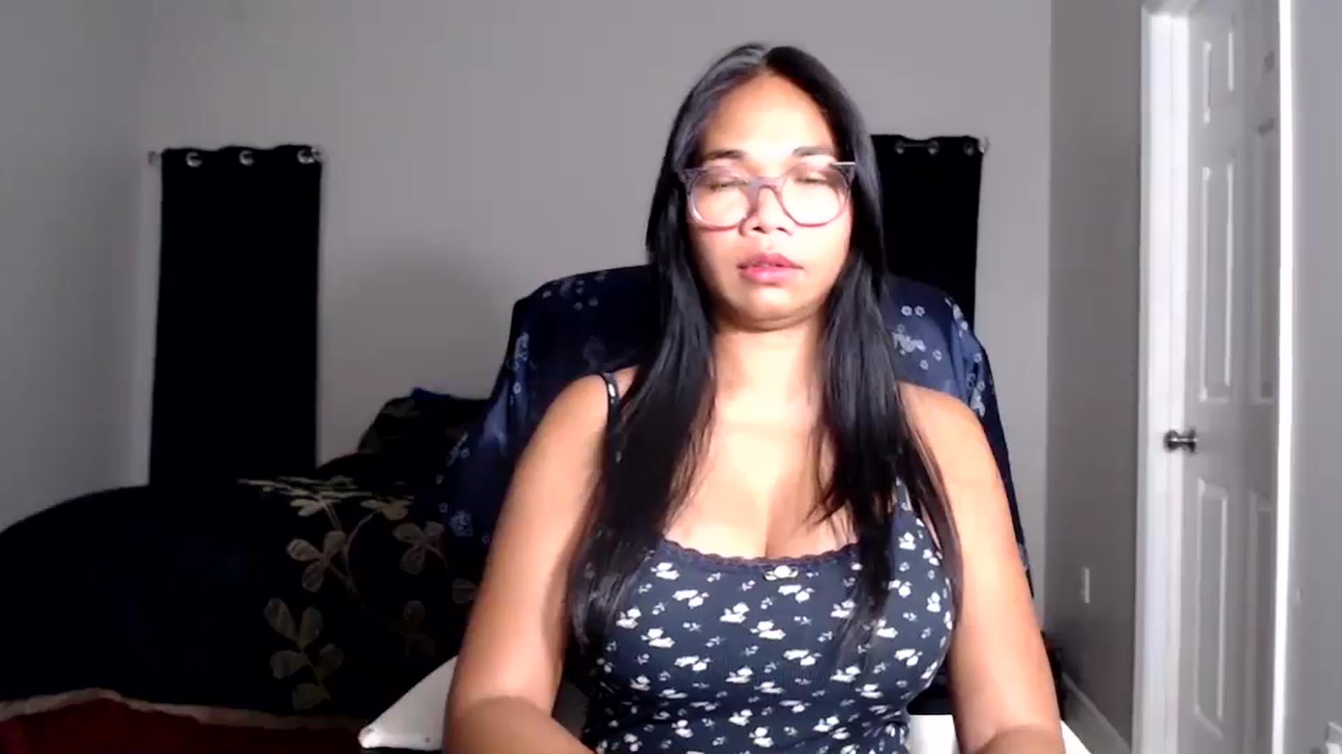 Gallery image thumbnail from Littlekai2025's myfreecams stream on, 06/06/2025, 01:35 image 5 of 20