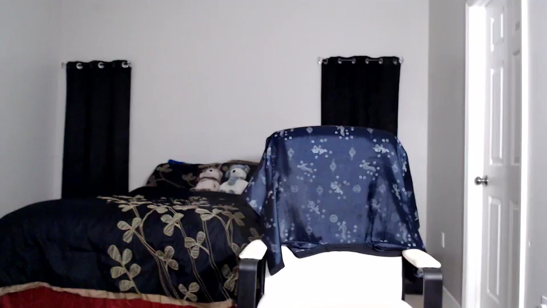Gallery image thumbnail from Littlekai2025's myfreecams stream on, 06/06/2025, 01:35 image 4 of 20