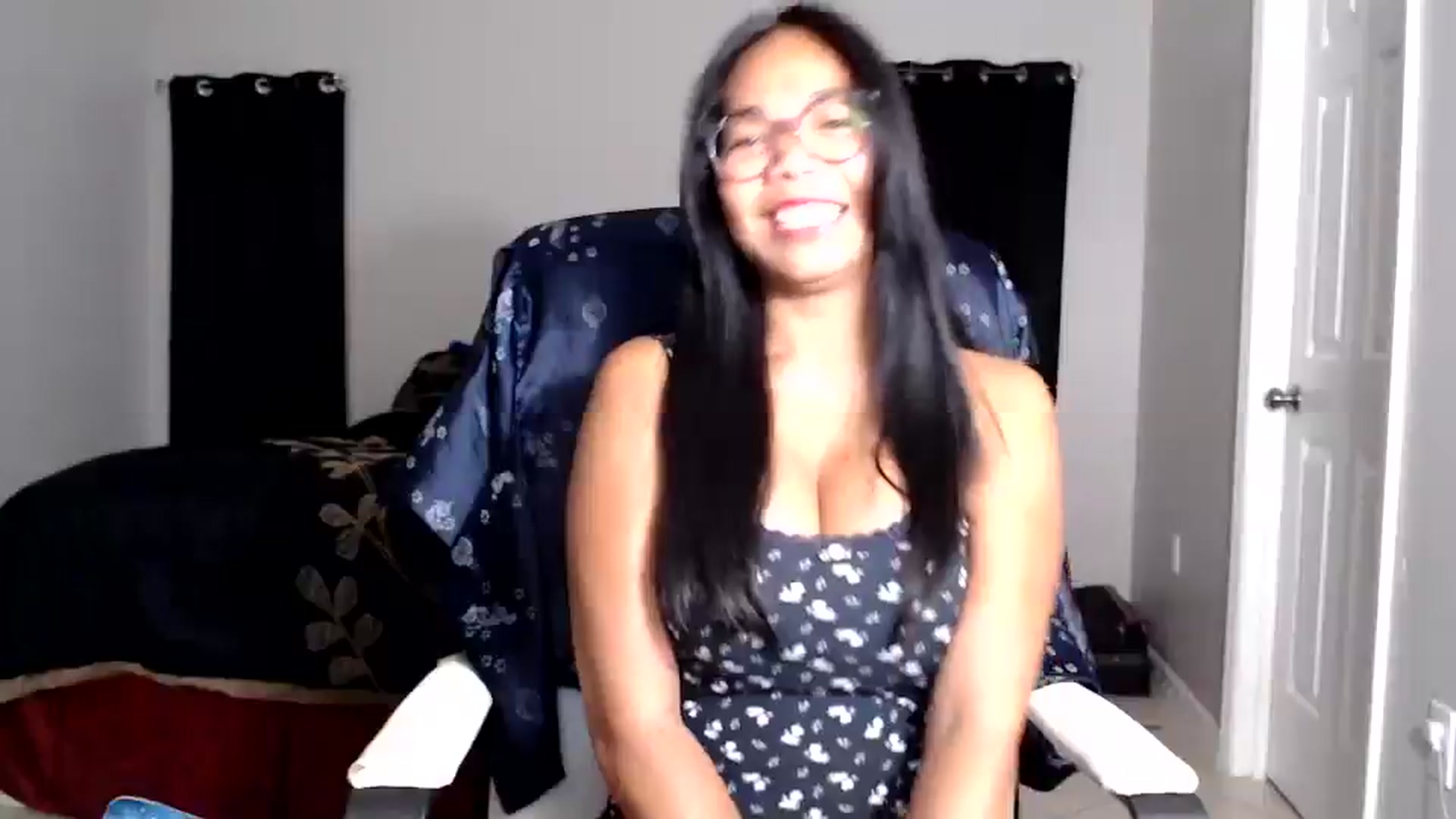 Gallery image thumbnail from Littlekai2025's myfreecams stream on, 06/06/2025, 01:35 image 13 of 20