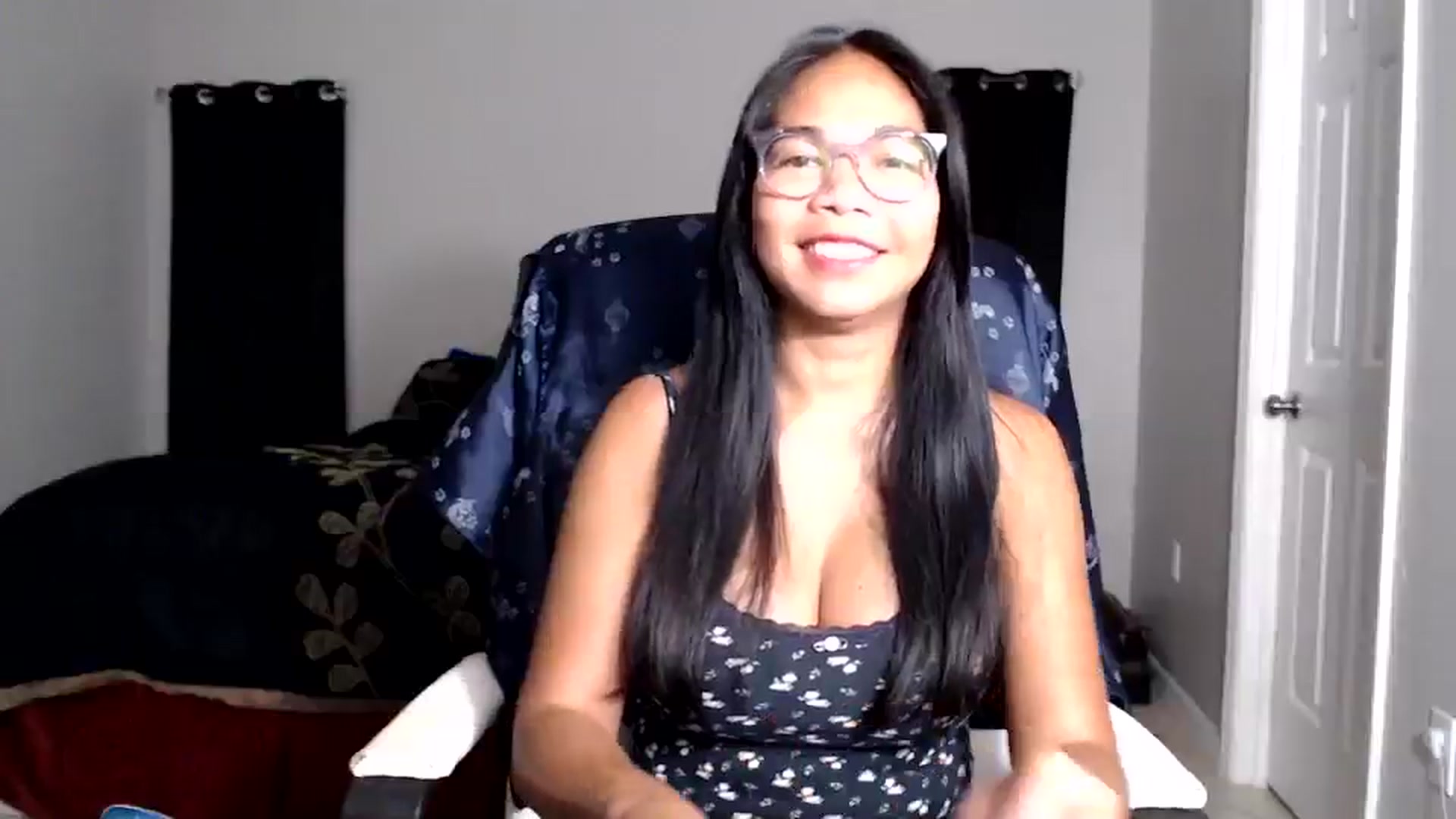 Gallery image thumbnail from Littlekai2025's myfreecams stream on, 06/06/2025, 01:35 image 6 of 20