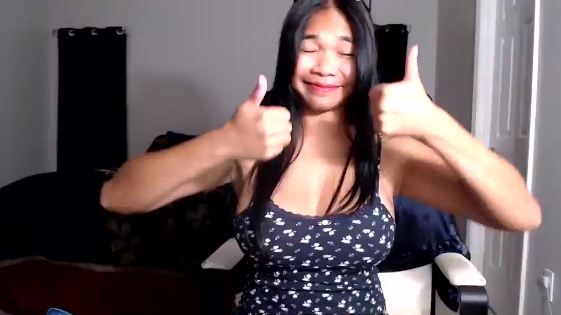 Gallery image thumbnail from Littlekai2025's myfreecams stream on, 06/06/2025, 04:00 image 17 of 20