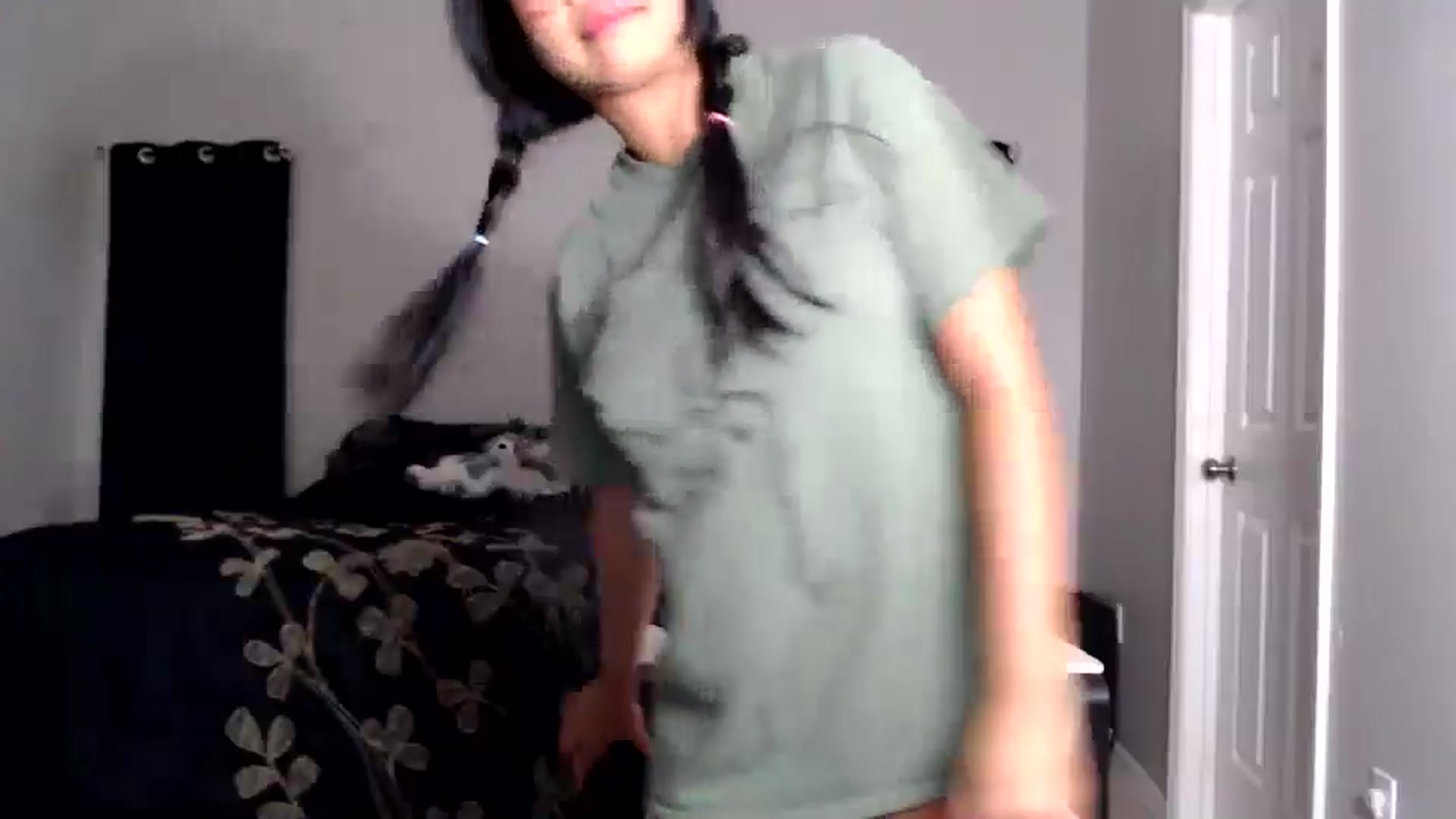 Gallery image thumbnail from Littlekai2025's myfreecams stream on, 06/07/2025, 04:15 image 6 of 20