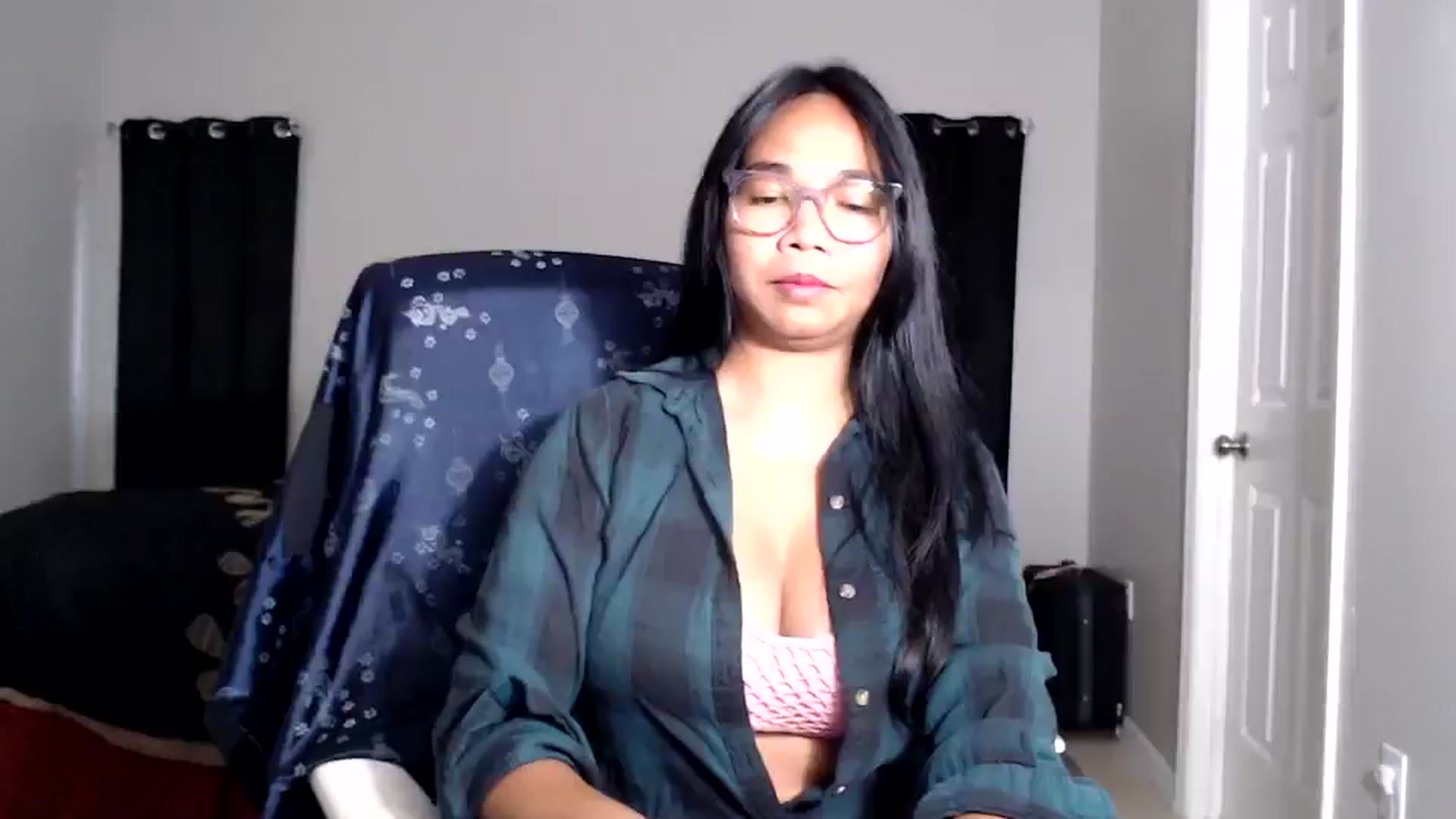 Gallery image thumbnail from Littlekai2025's myfreecams stream on, 06/08/2025, 24:01 image 1 of 20