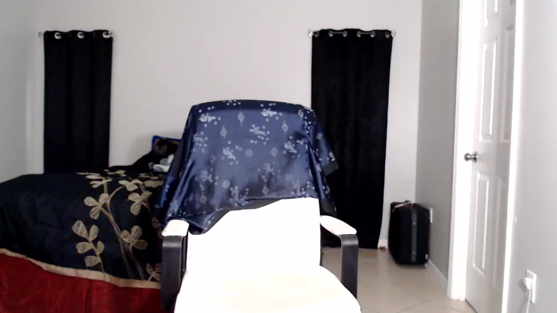 Gallery image thumbnail from Littlekai2025's myfreecams stream on, 06/08/2025, 24:01 image 15 of 20